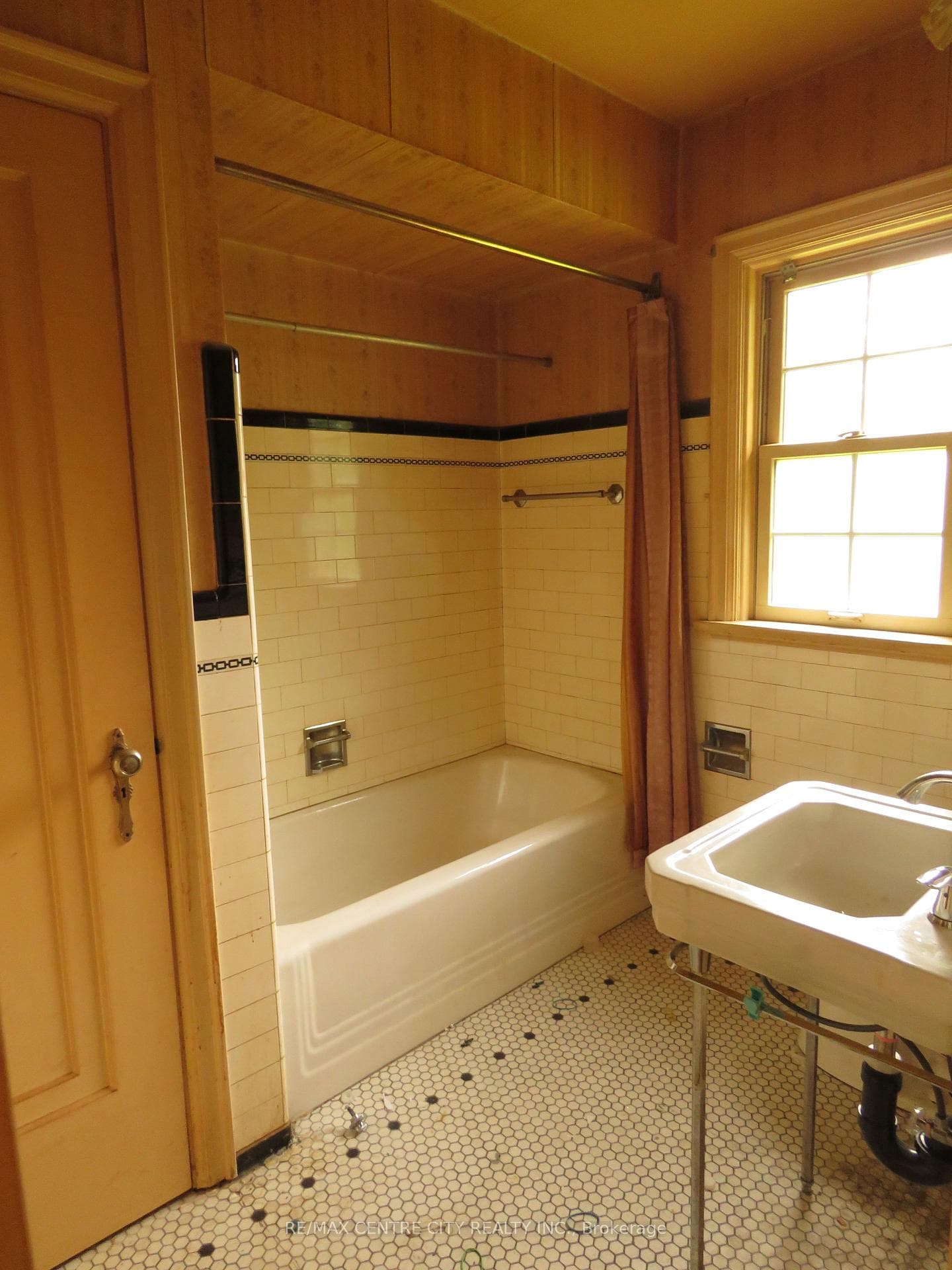 377 Riverside Drive photo 9
