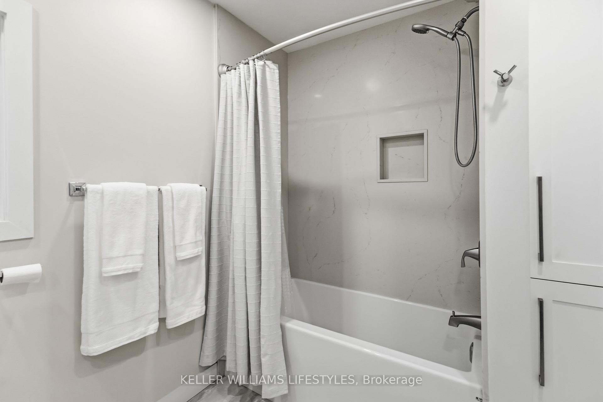 6 Windsor Crescent photo 21