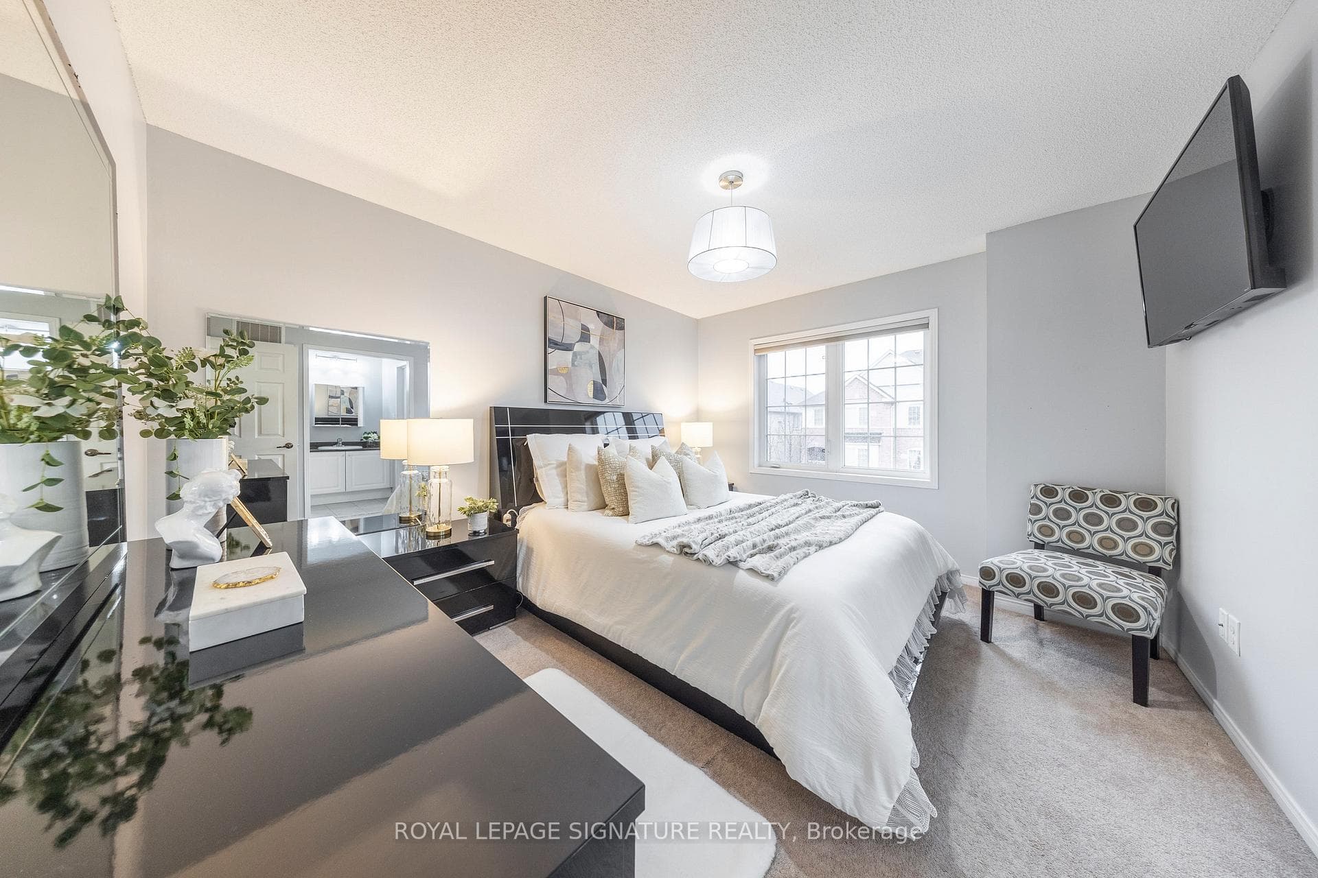24 Blunden Road photo 28
