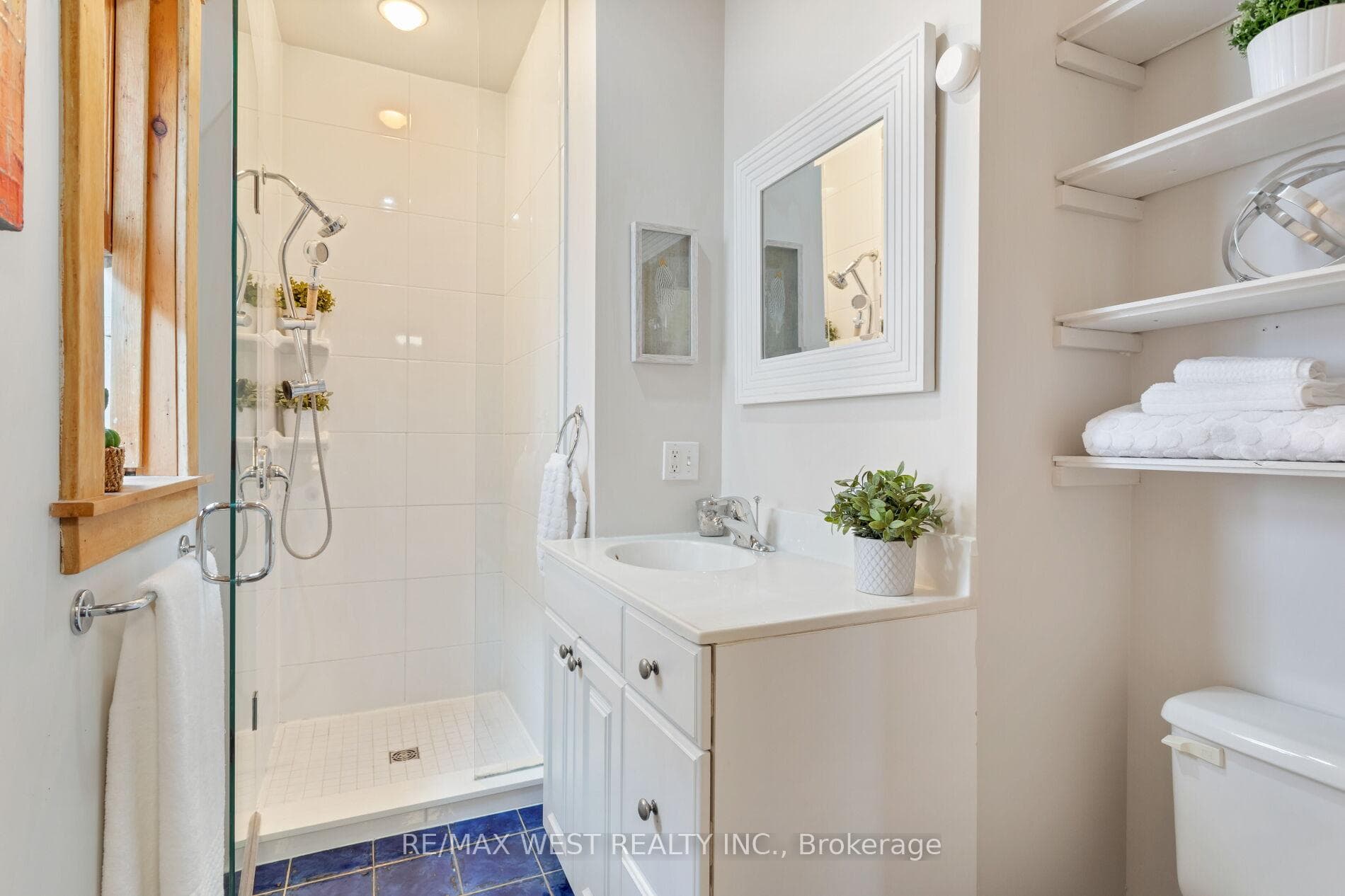 110 Marion Street photo 32