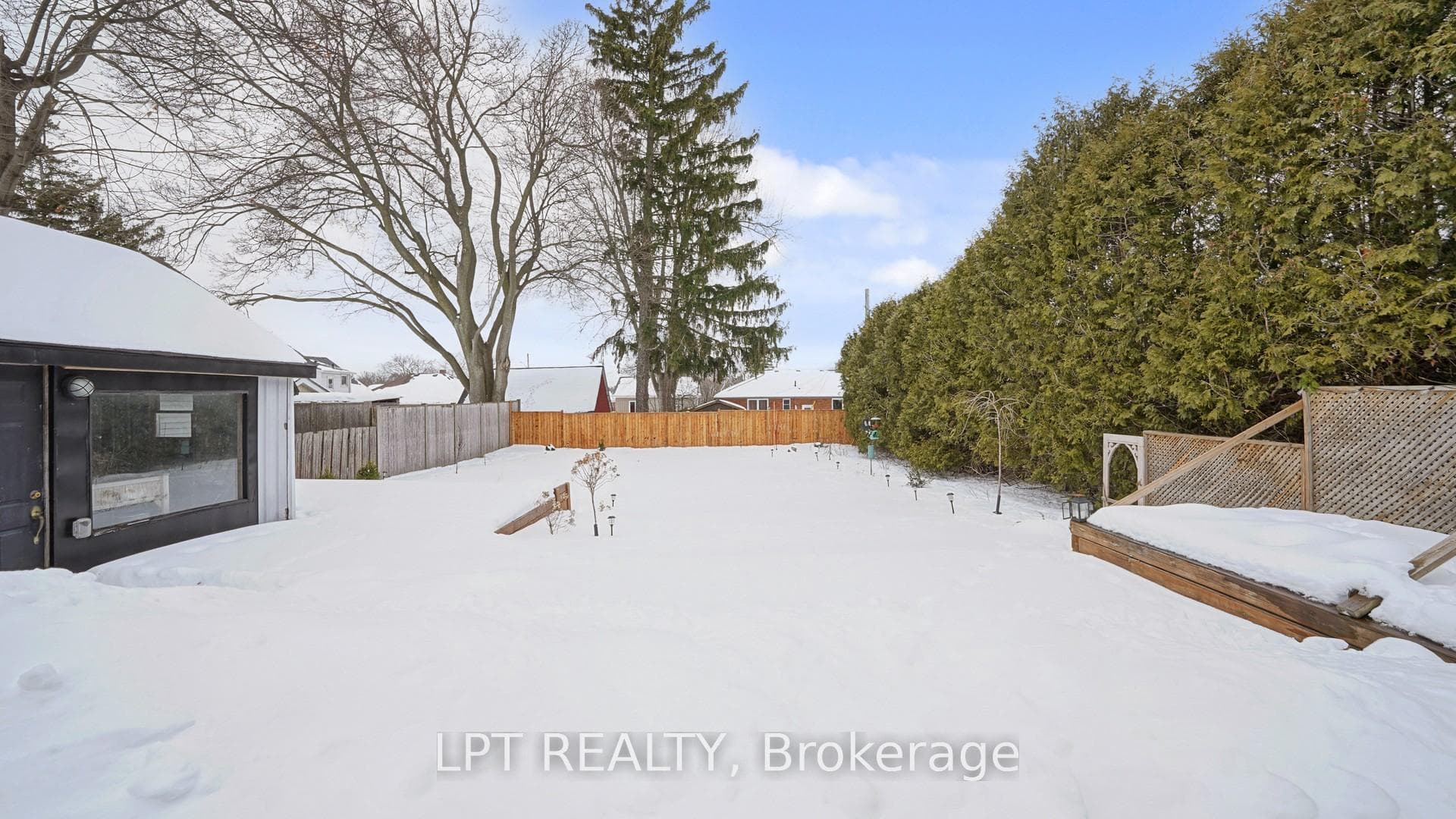 734 Hortop Street photo 40