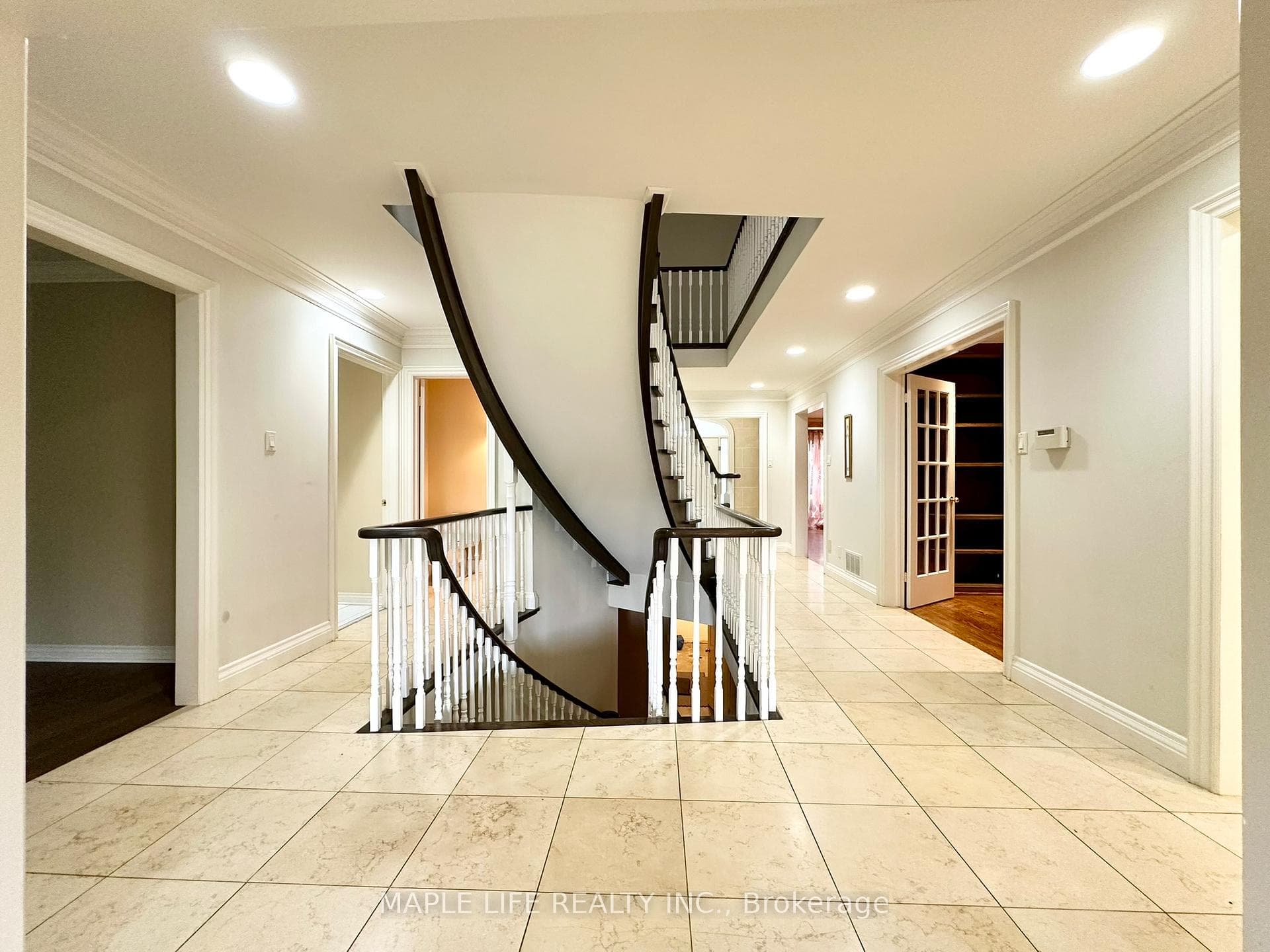 52 Prince Edward Boulevard photo 17