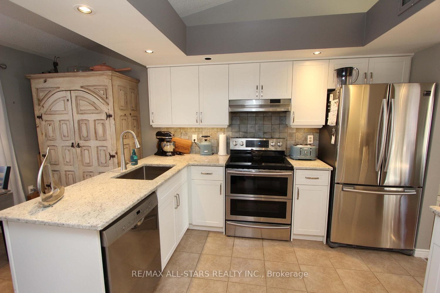 27 Hillview Drive photo 15