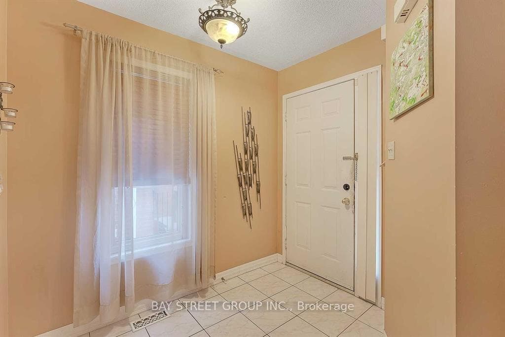 25 Muirland Crescent photo 2