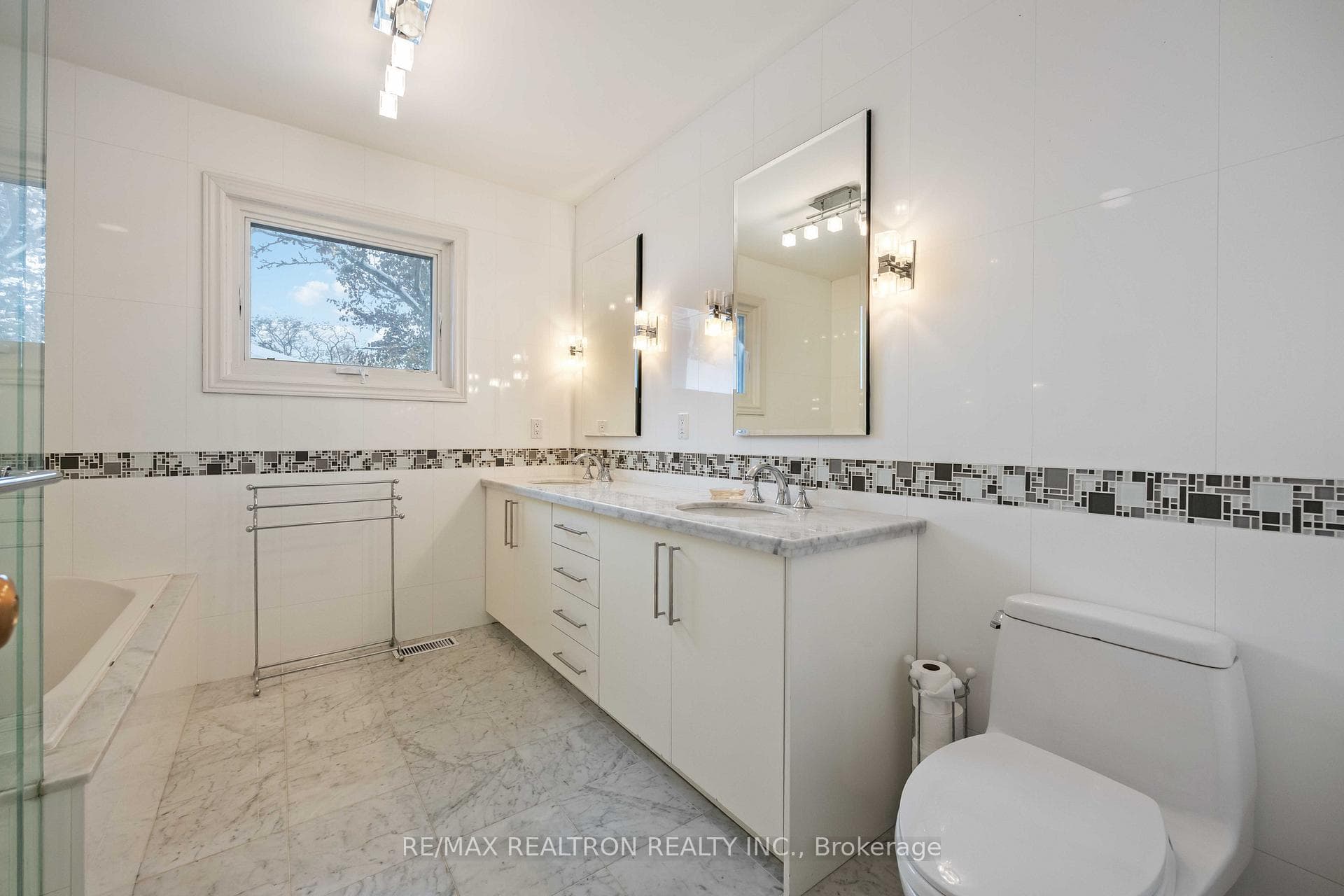 12 Donwoods Drive photo 31