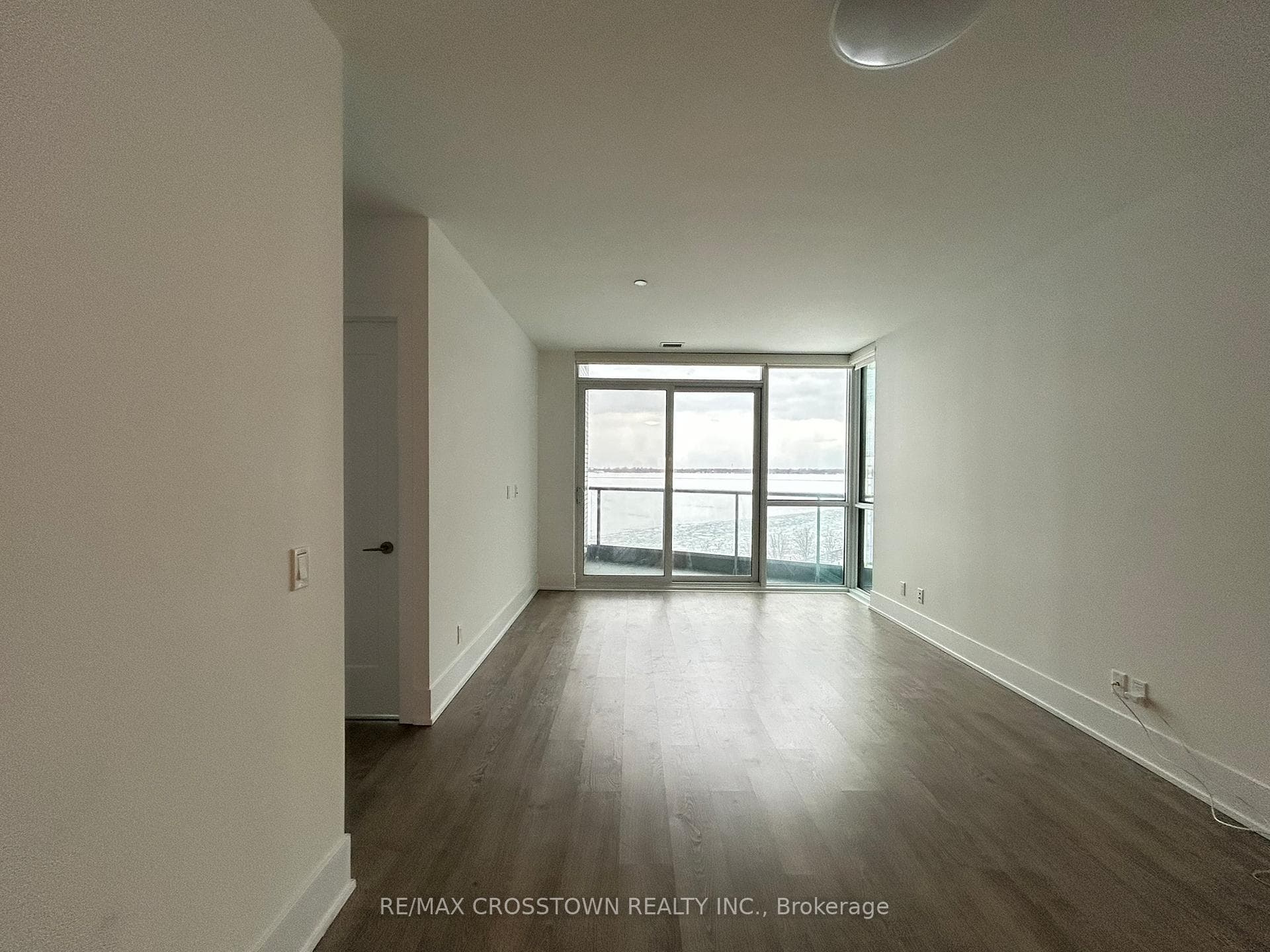 1 Edgewater Drive Unit 615 photo 9
