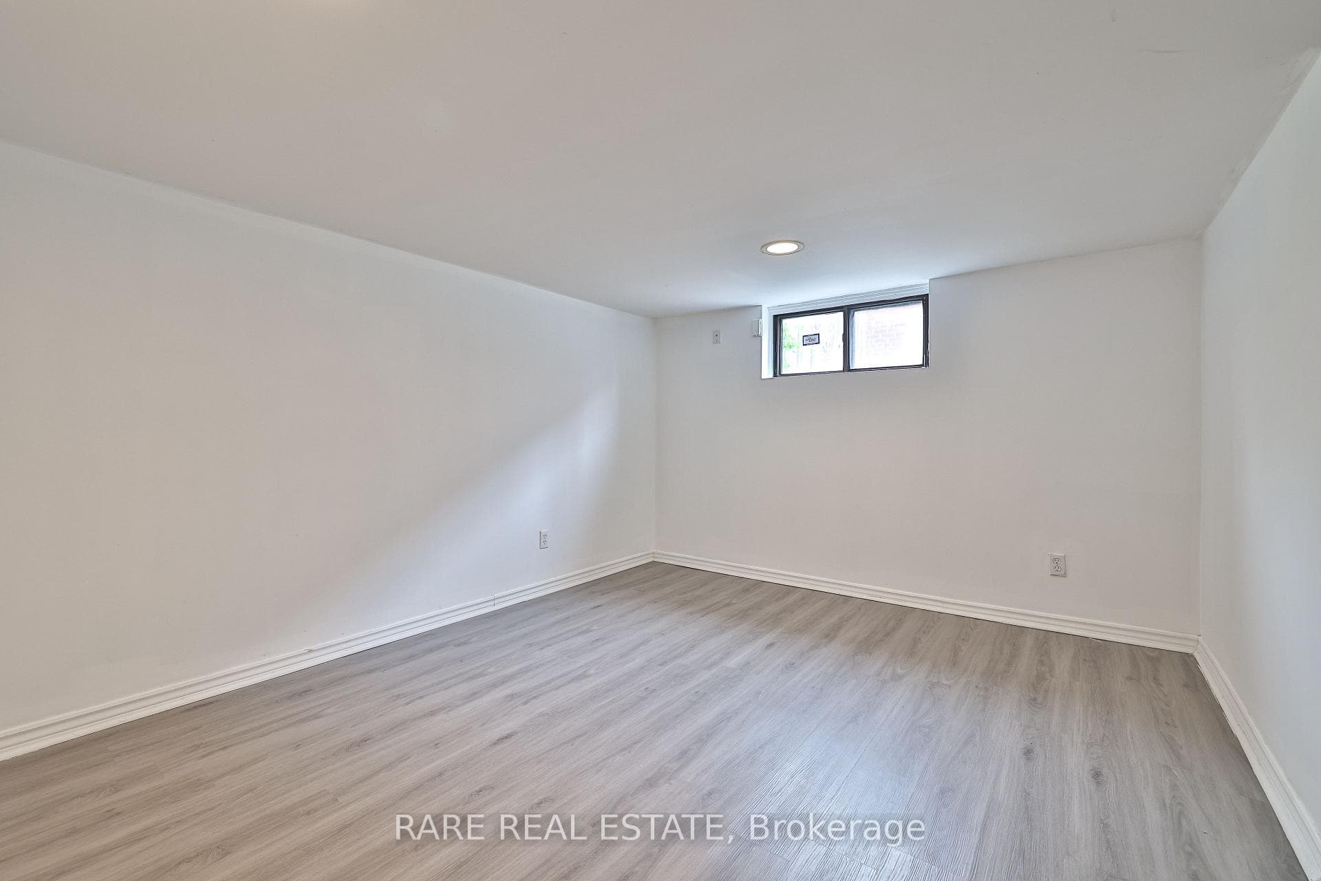 627 Sheppard Avenue Unit Basement photo 12