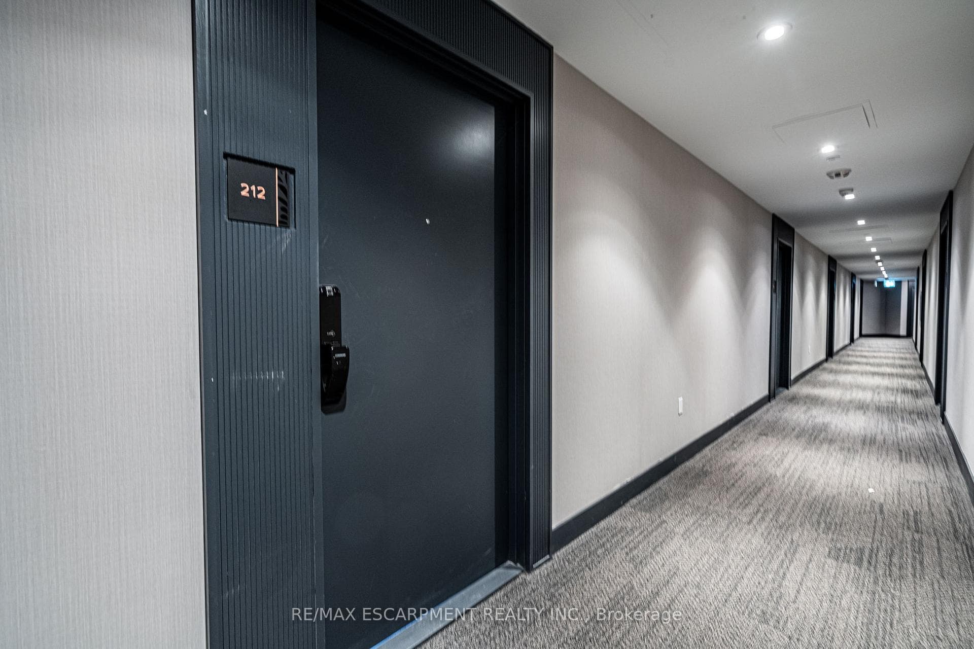 395 Dundas Street Unit 212 photo 7
