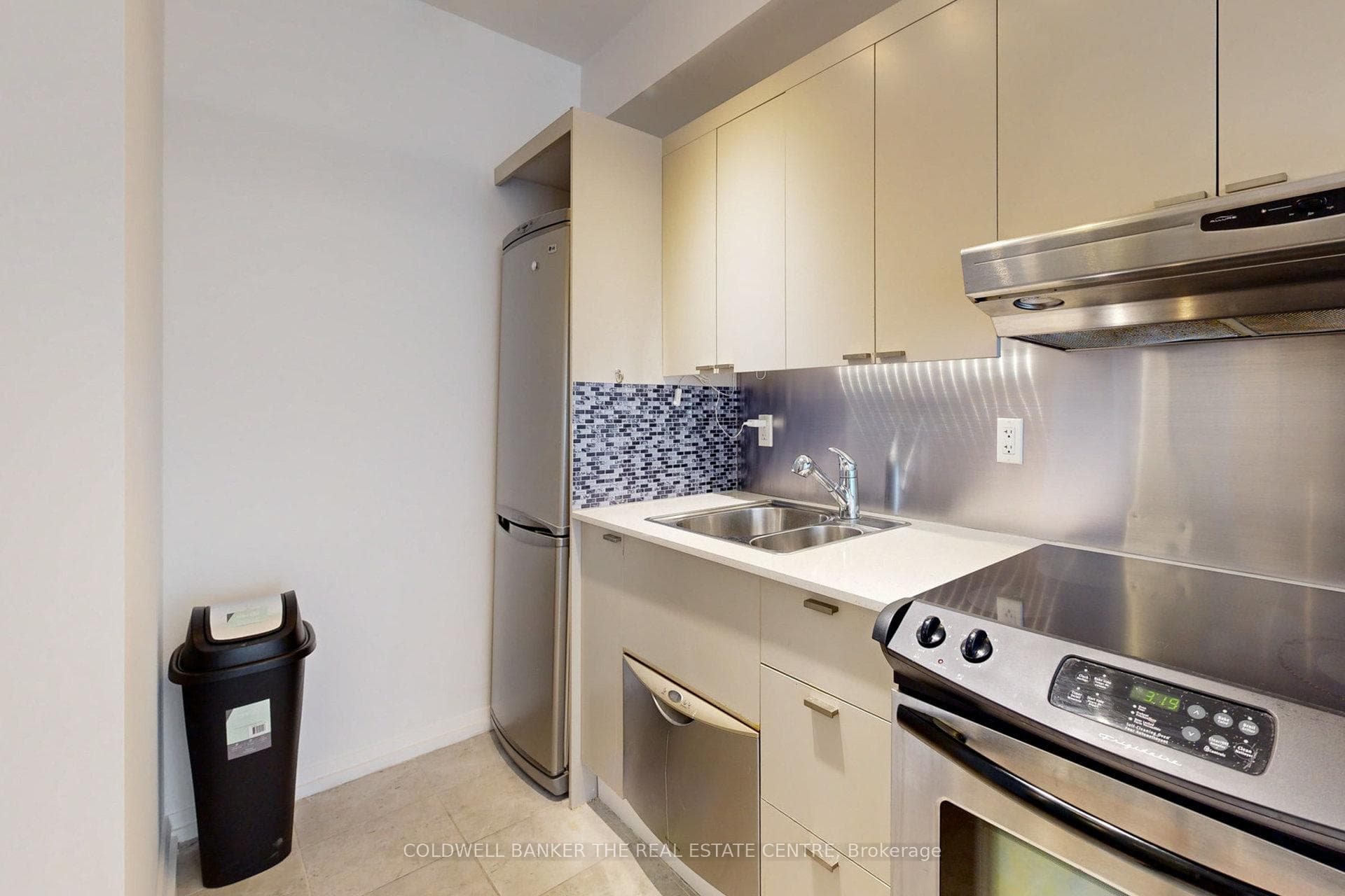 111 Elizabeth Street Unit 1118 photo 9