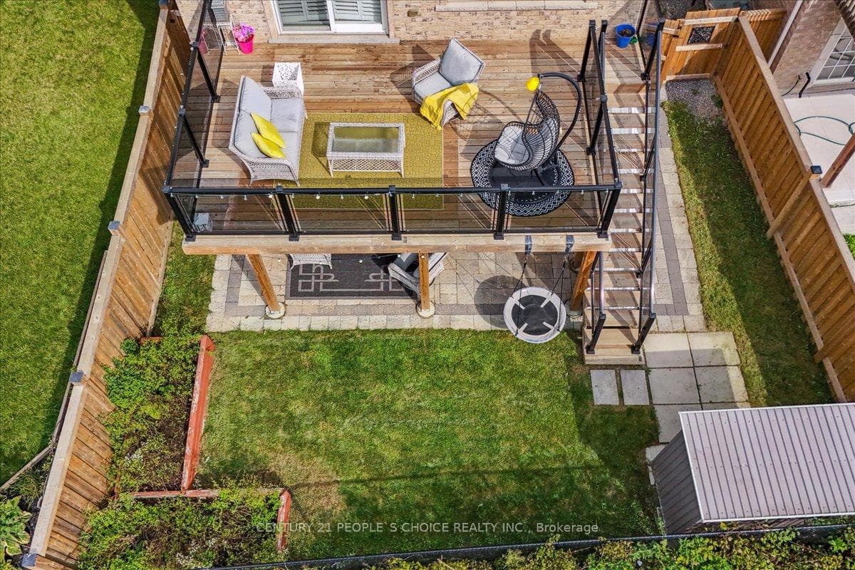 1190 Duignan Crescent photo 38