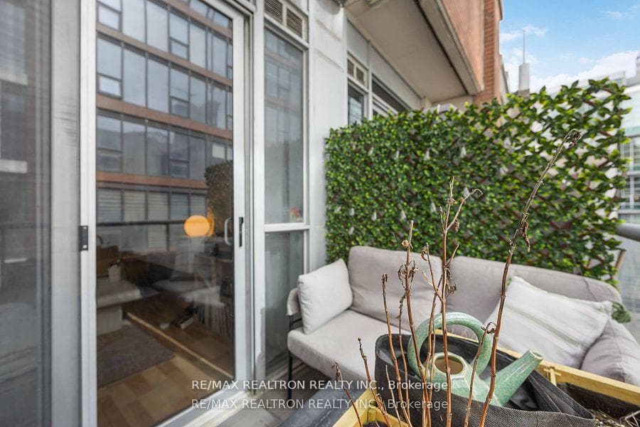 270 Wellington Street Unit Ph24 photo 28