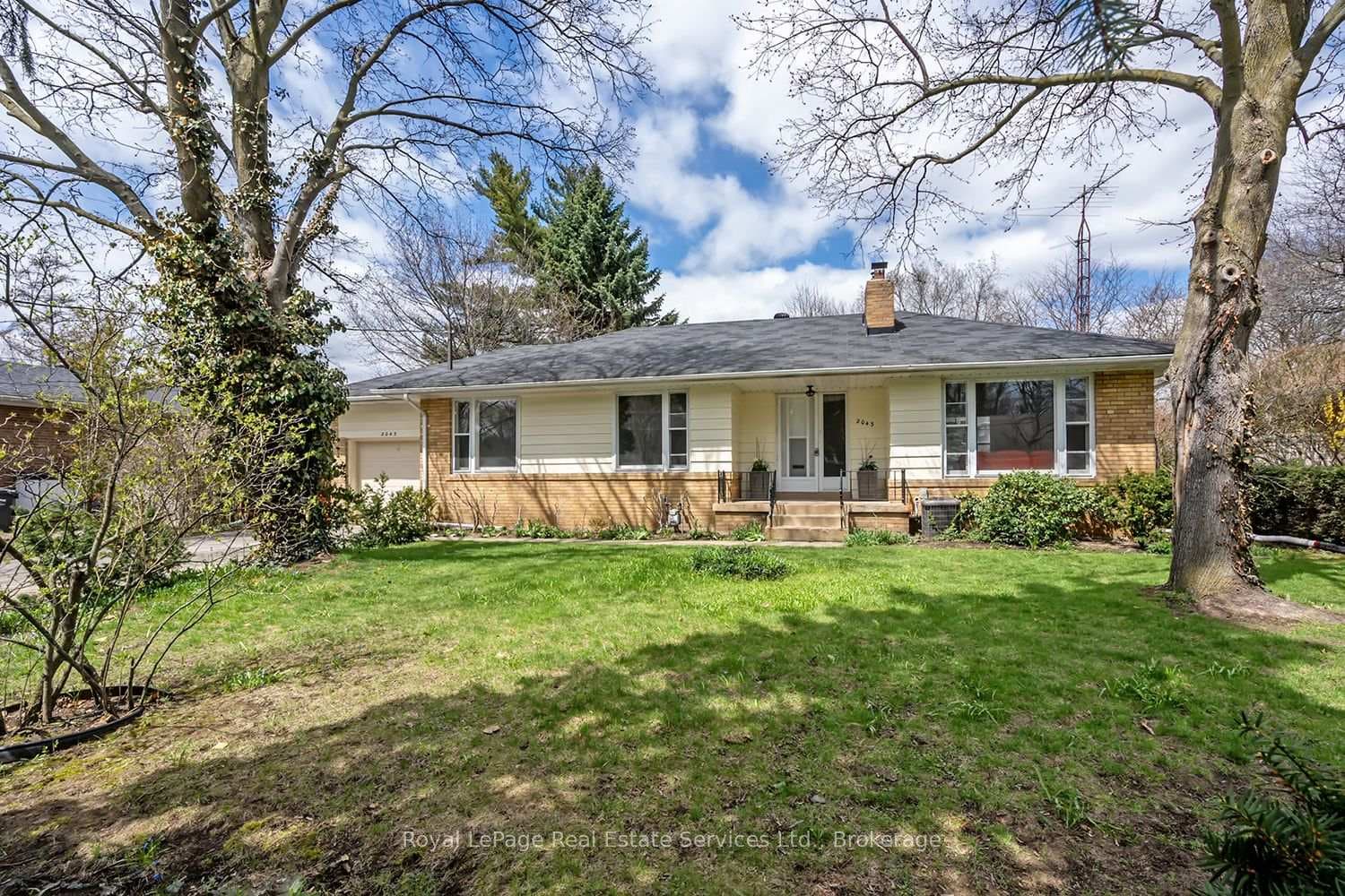 2043 Devon Road photo 2