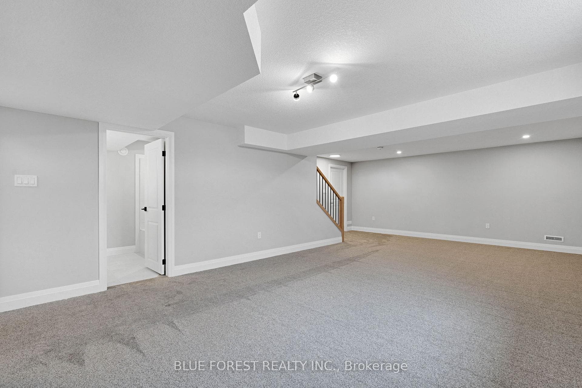 147 SHIRLEY Street photo 32