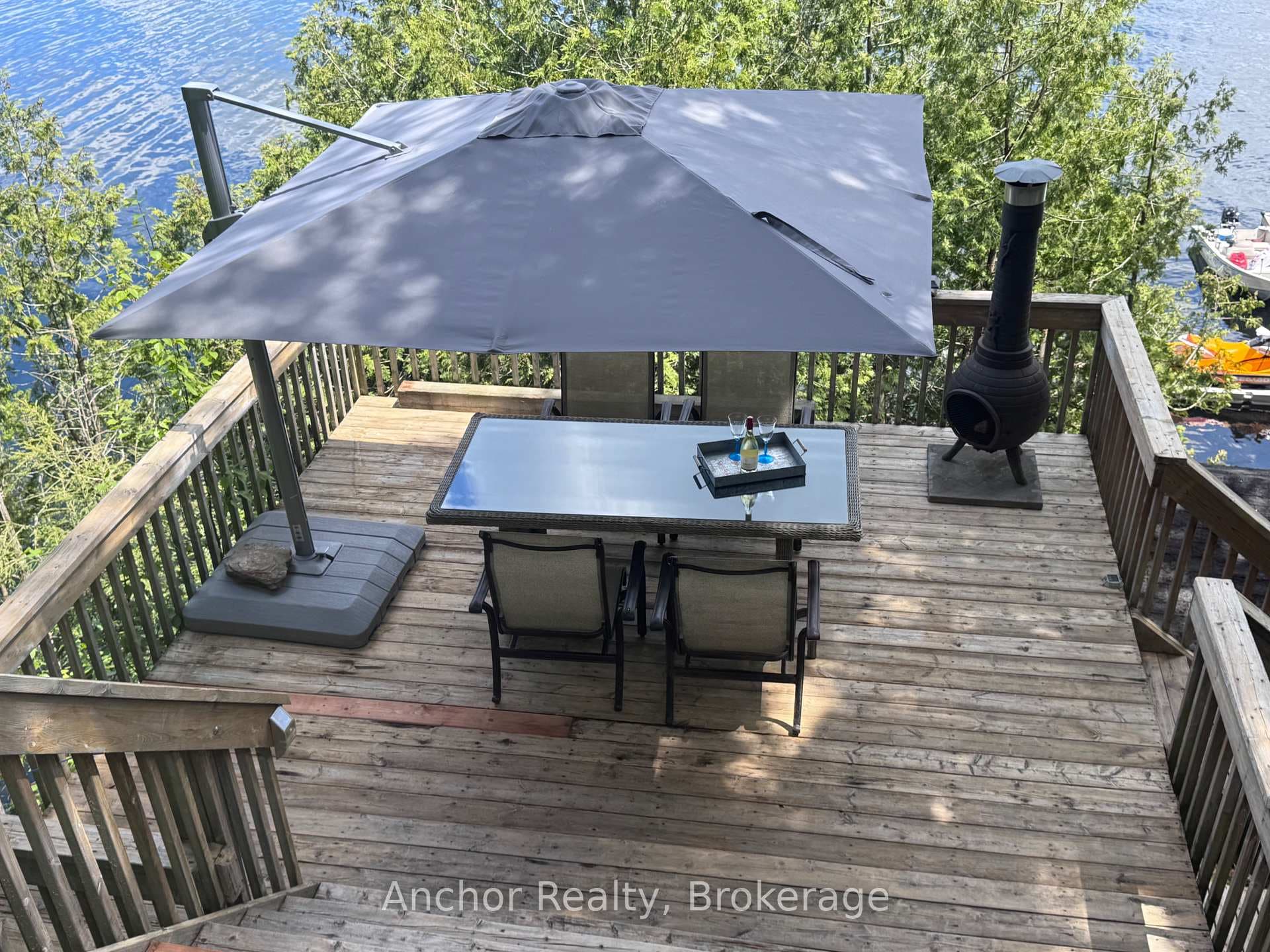 Al fresco dining with breathtaking view.
