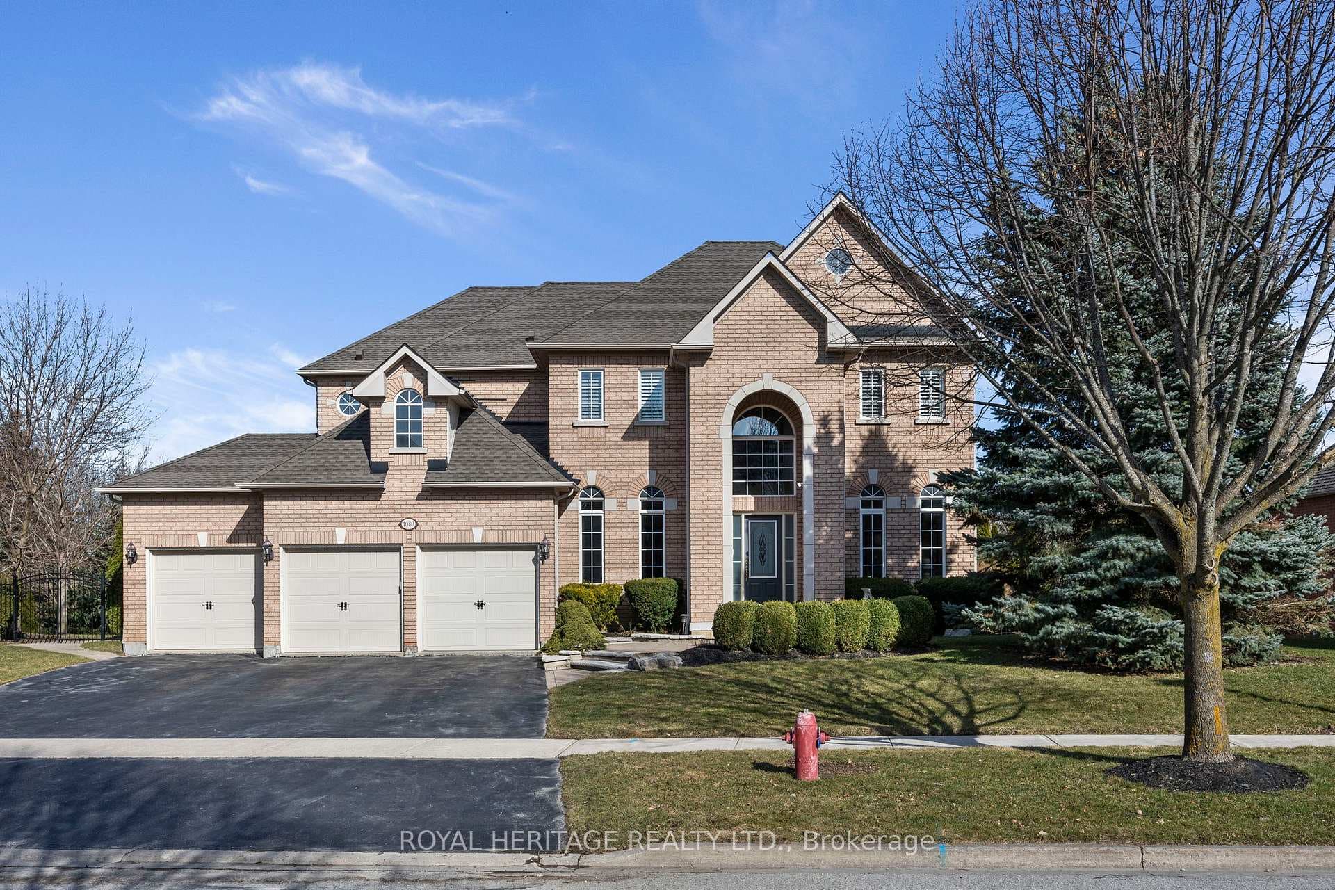 1089 Far North Circle photo 2