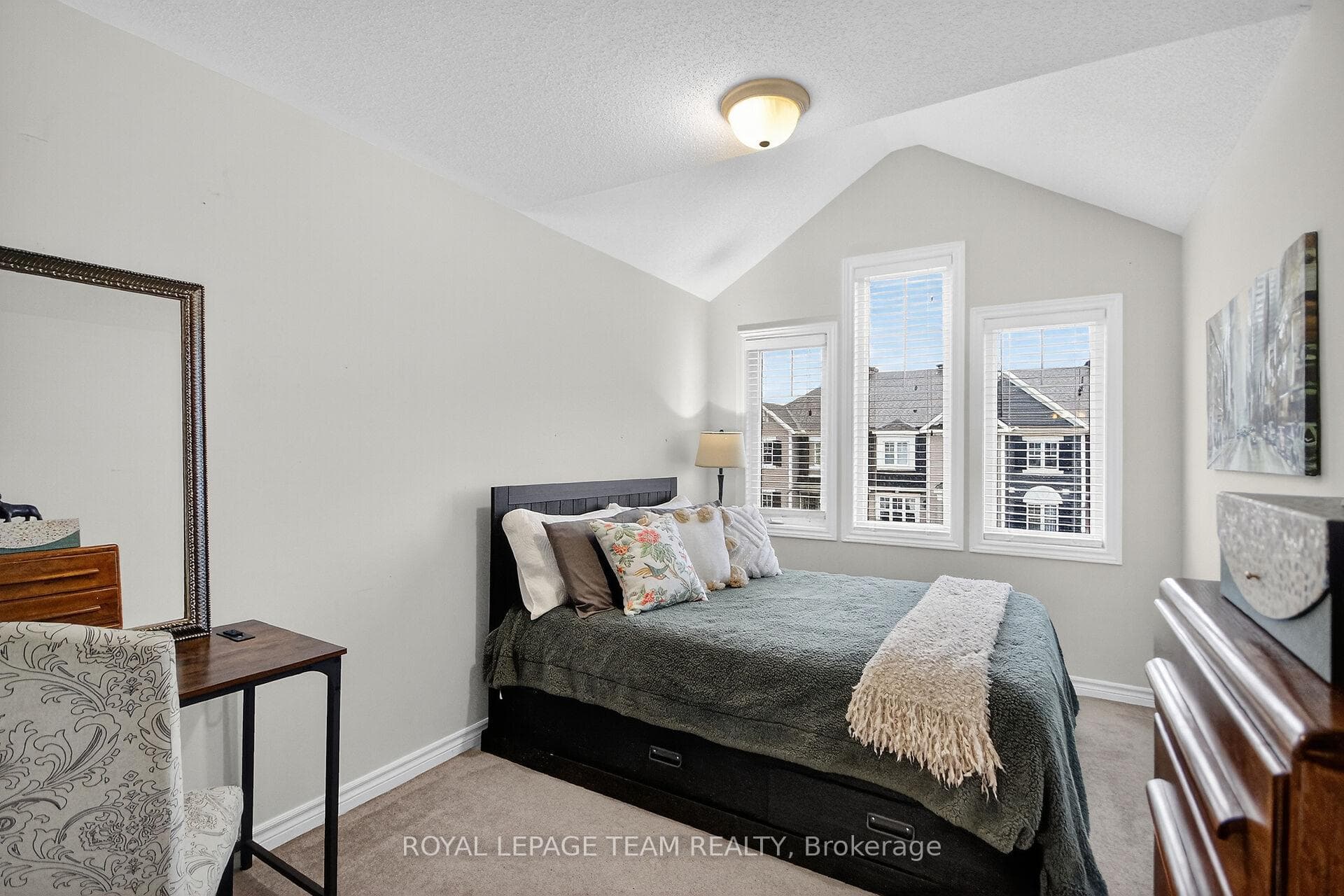 303 Pumpkinseed Crescent photo 40