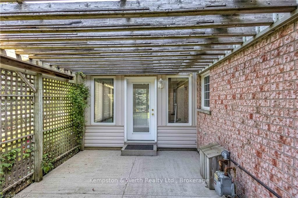 790 Lavery Street photo 38