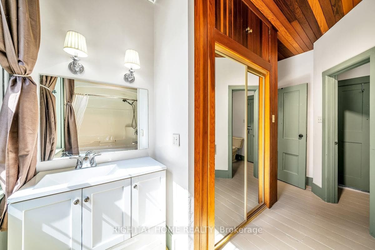 1320 King Street photo 22