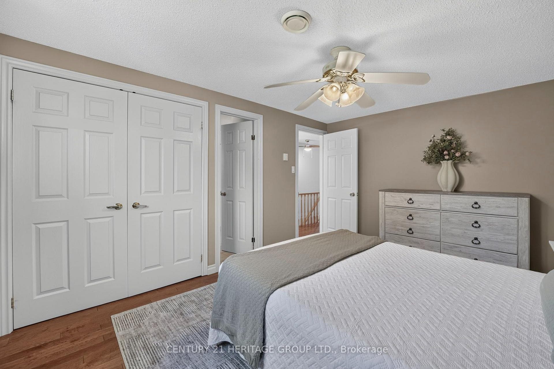 226 Lillian Crescent photo 14