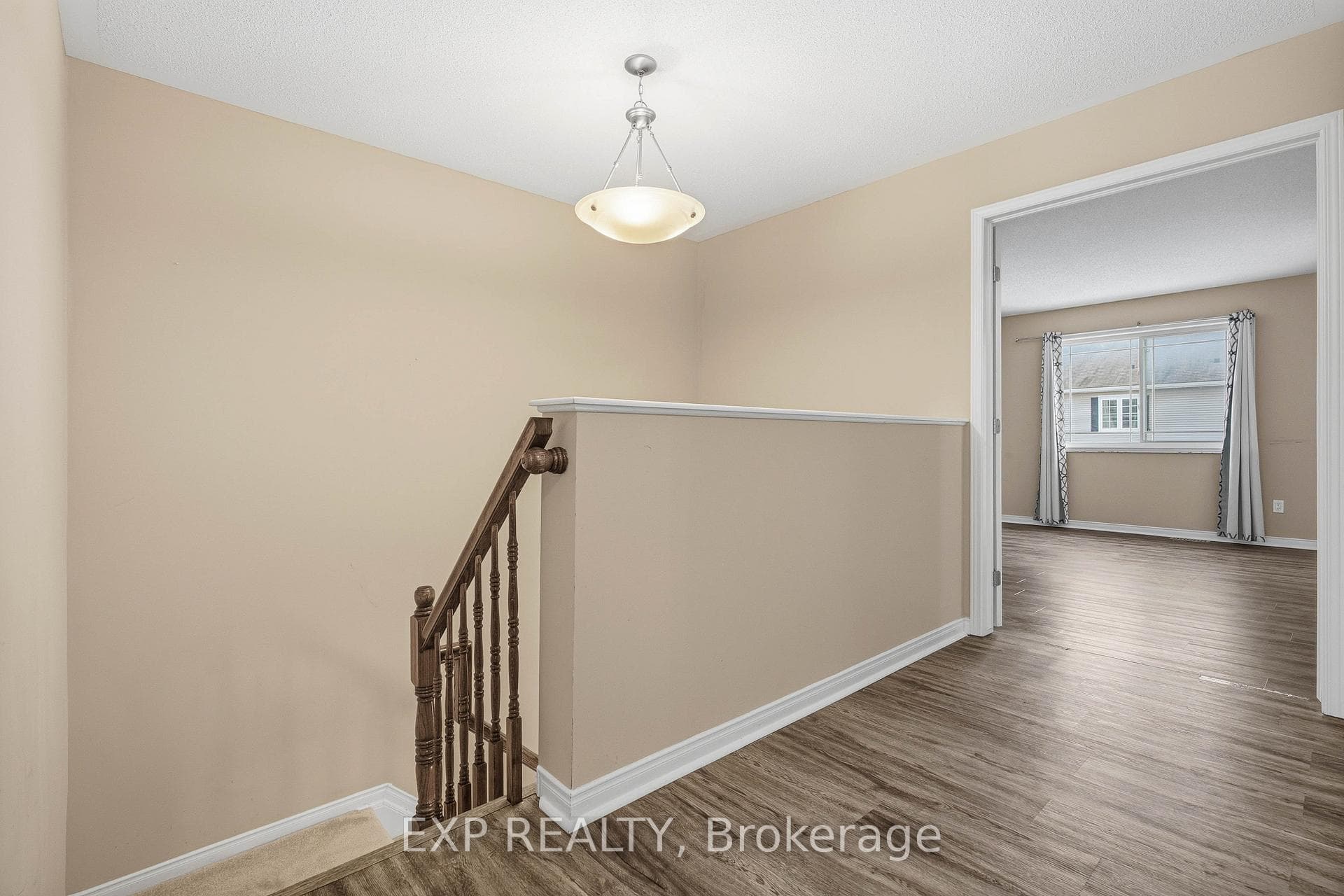 705 Regiment Avenue photo 19