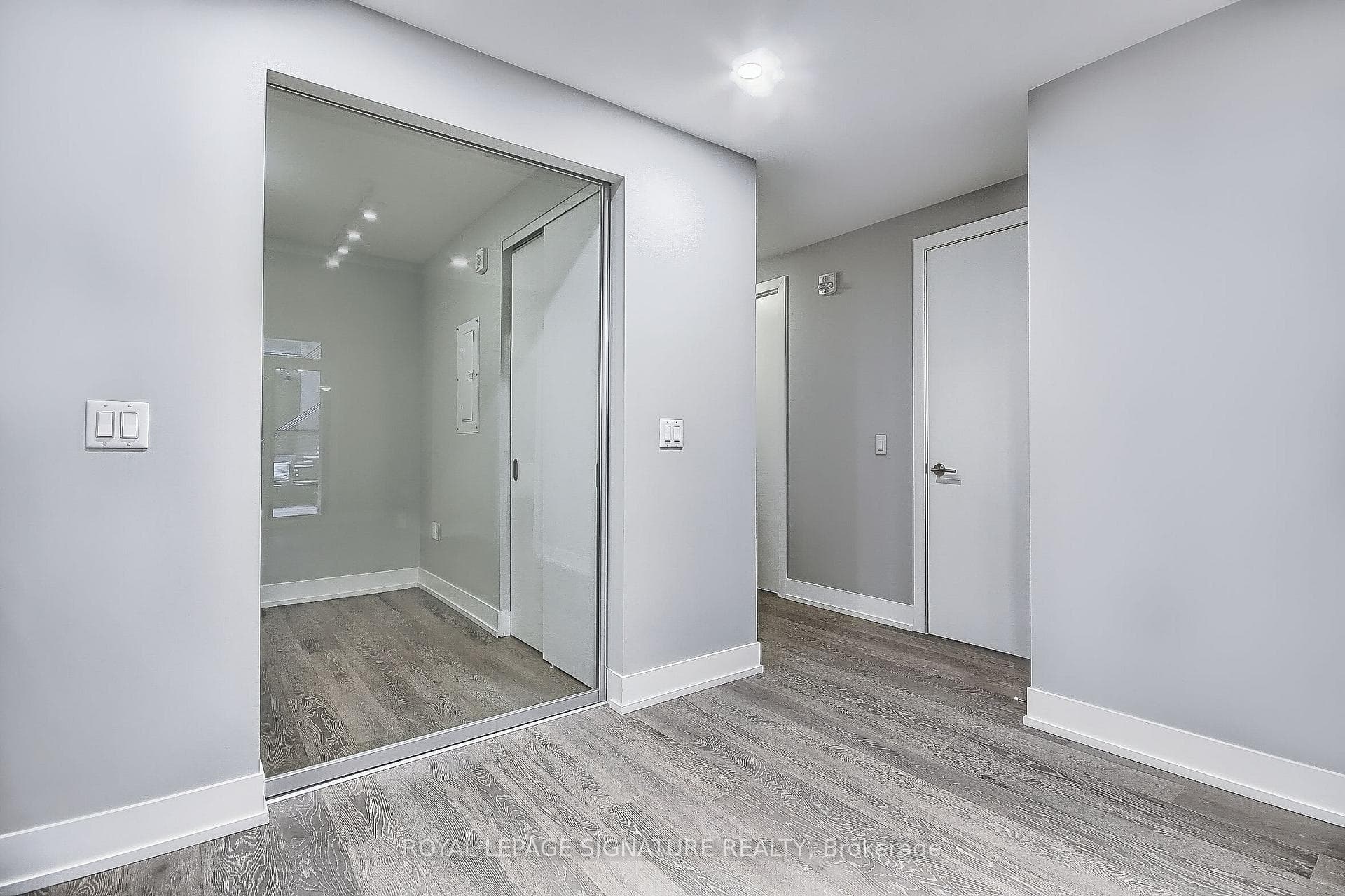 1331 Queen Street Unit 101 photo 20