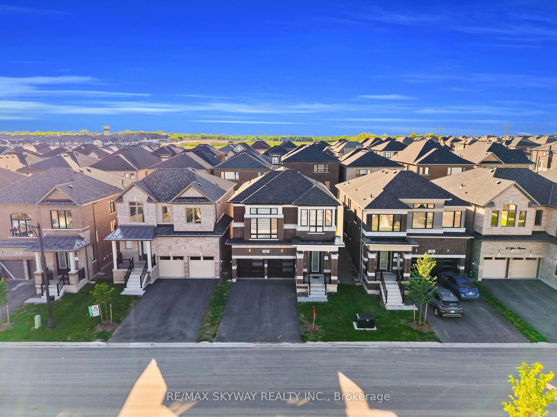 16 Tyler Avenue photo 2
