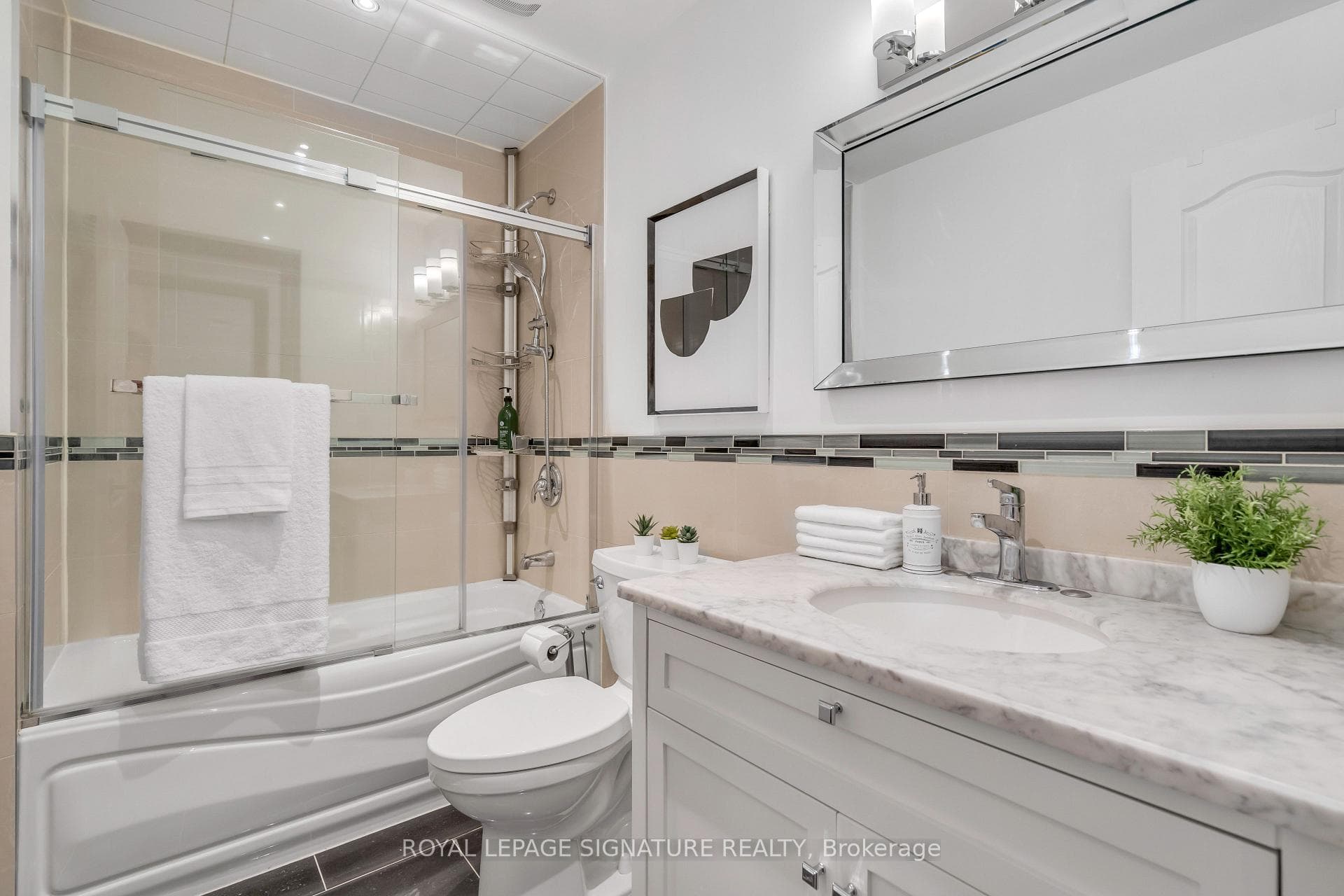 2D Bexley Crescent photo 29