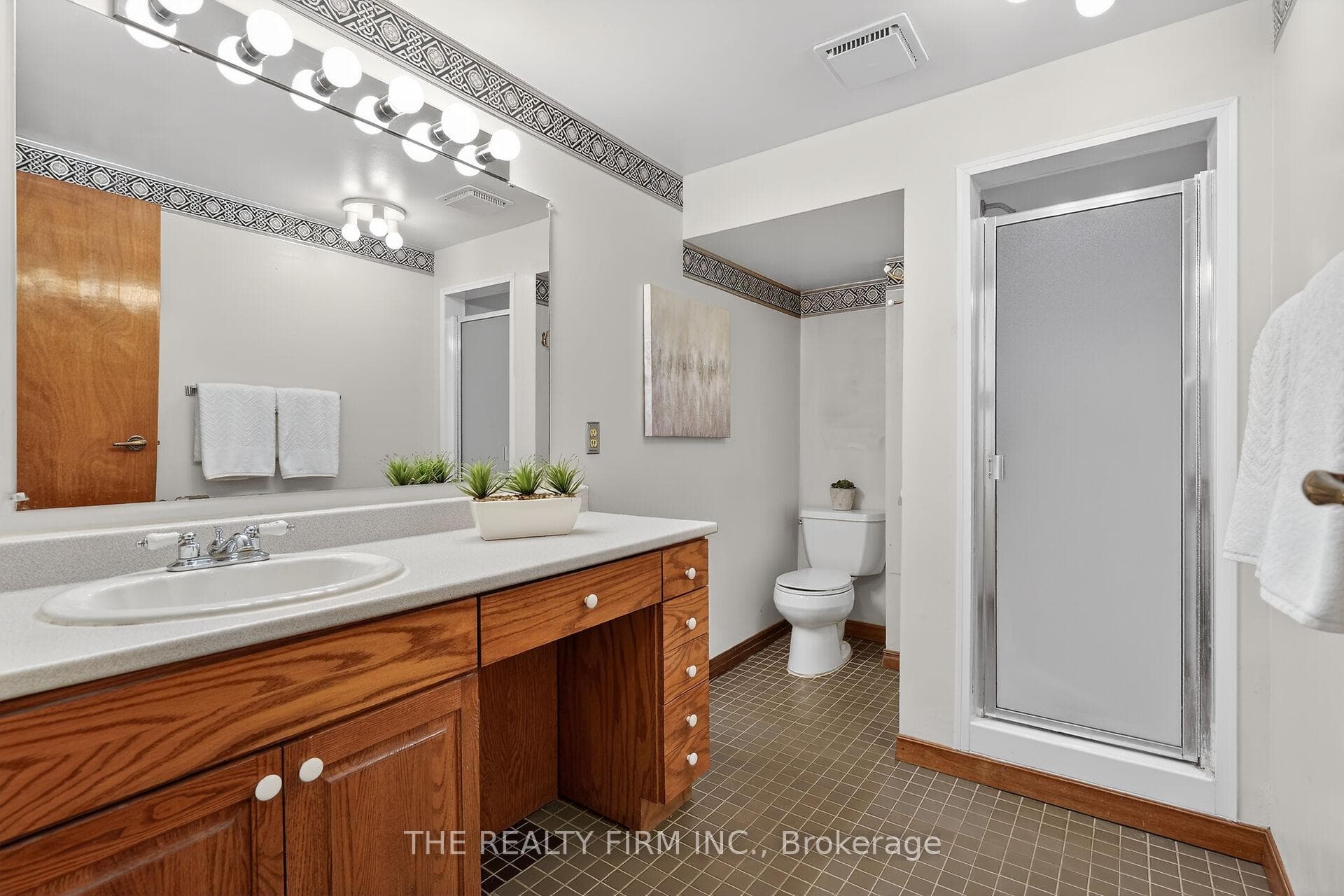 Full ~Bathroom- Basement