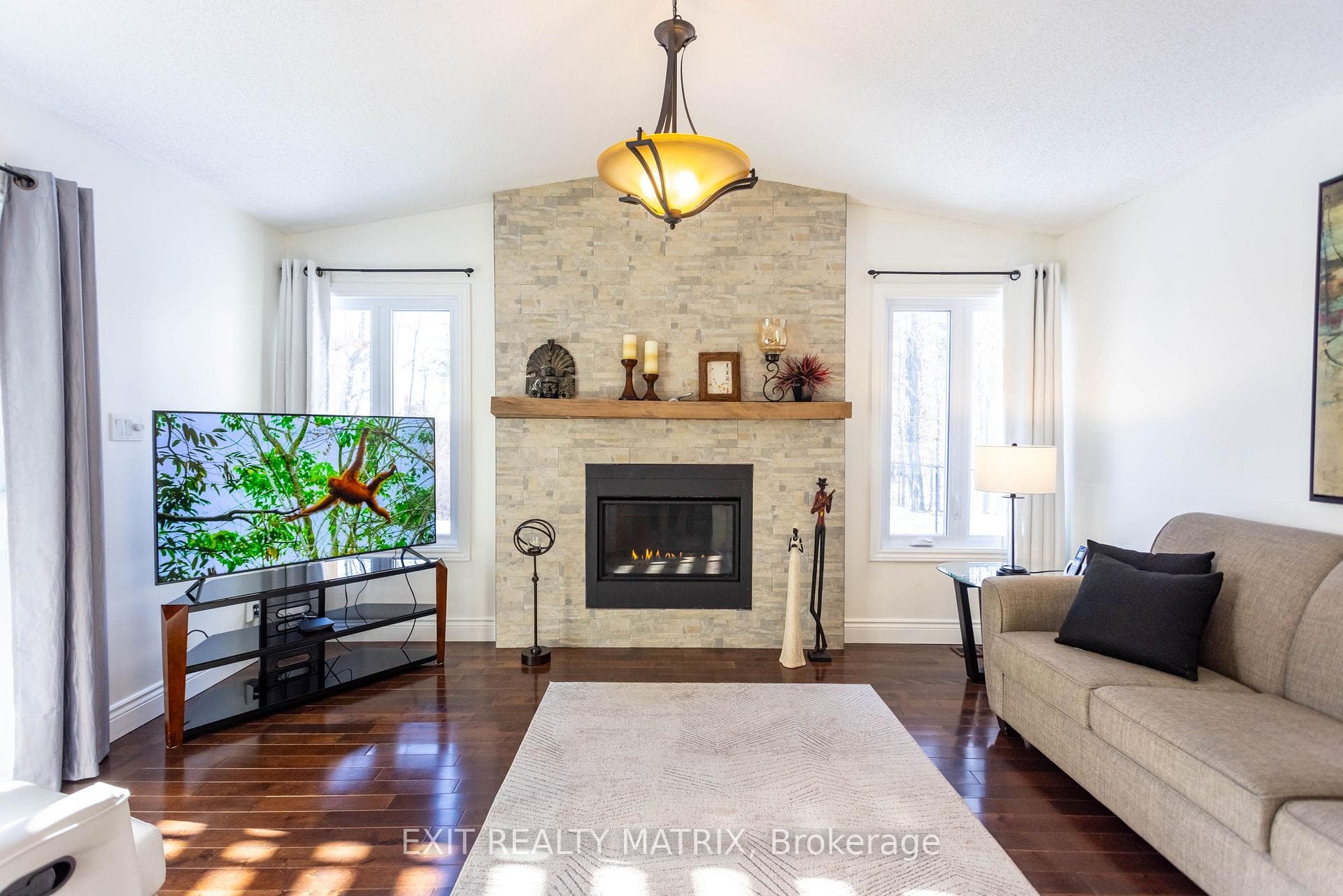 27 Parklands Avenue photo 13