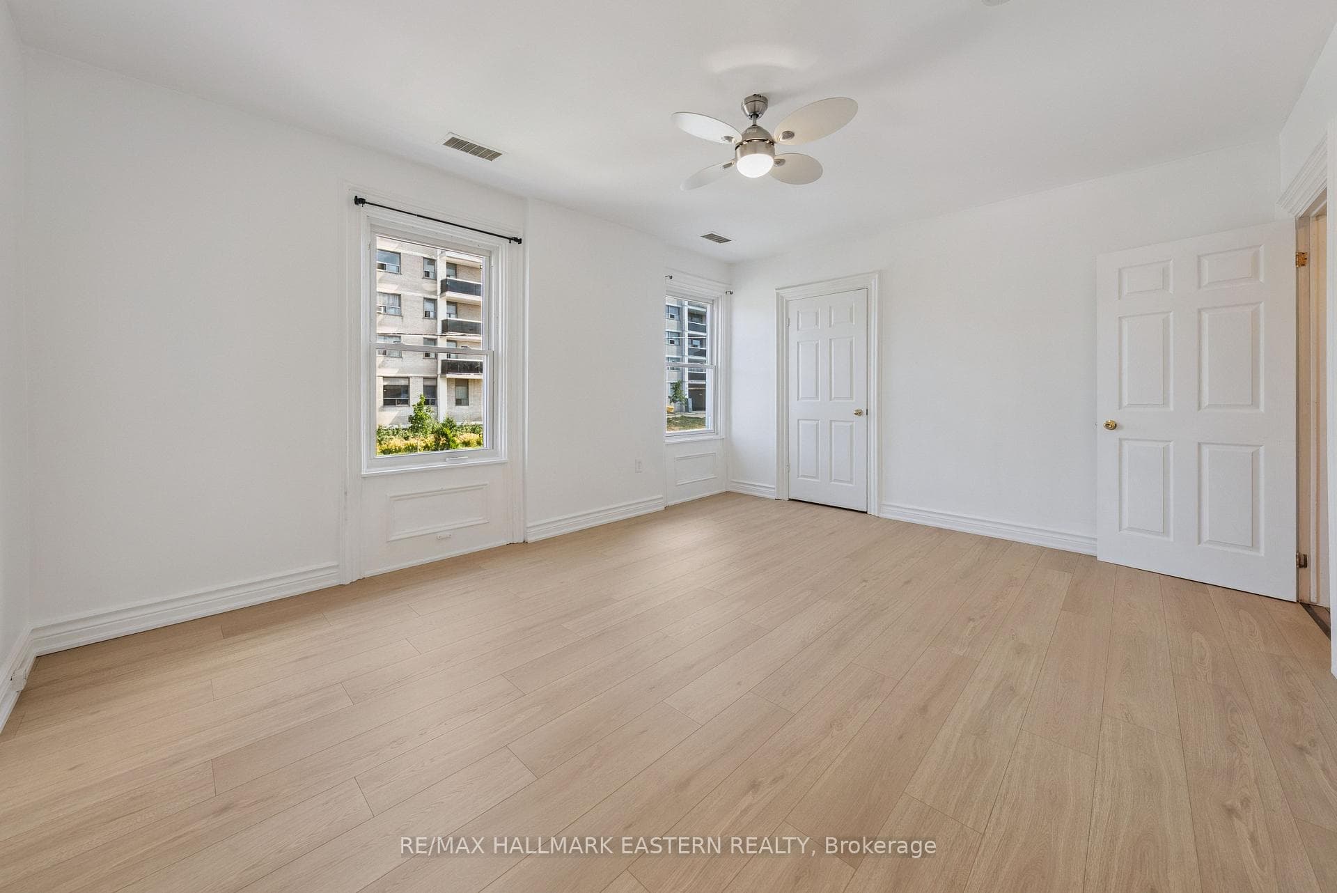 213 Brock Street photo 17