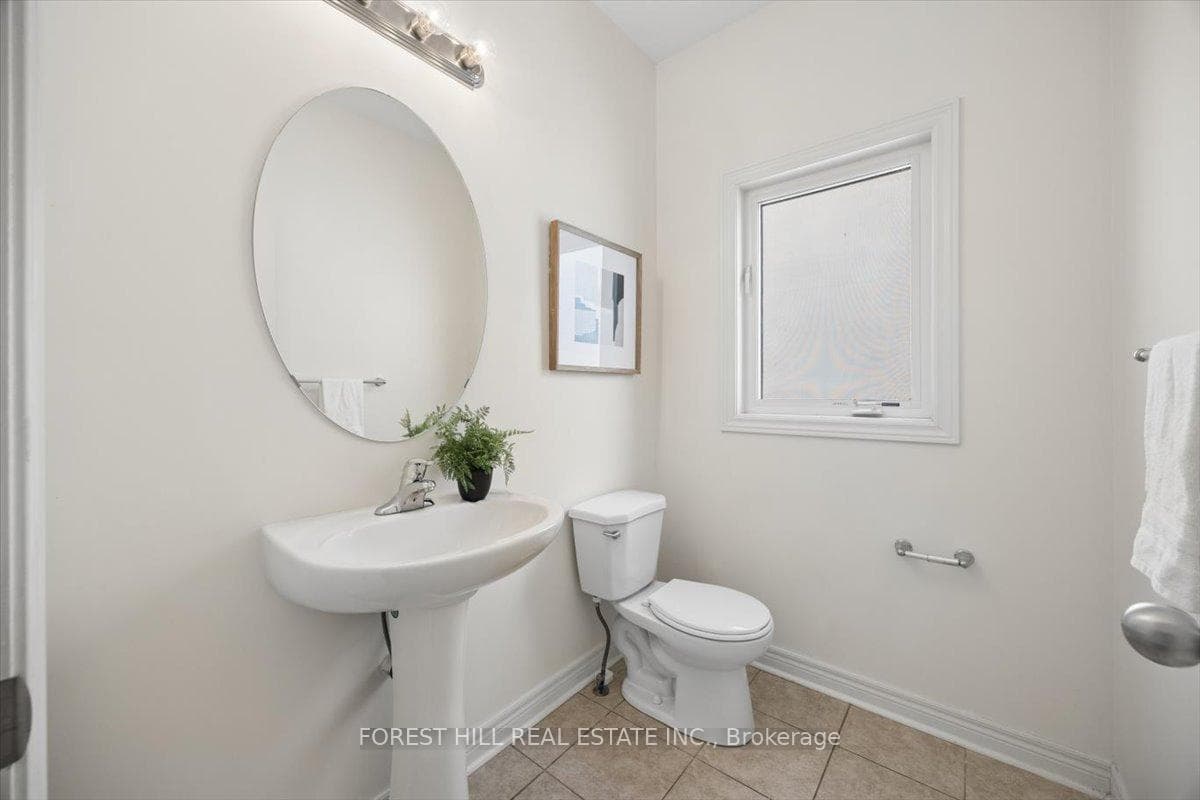 187 Armstrong Crescent photo 8