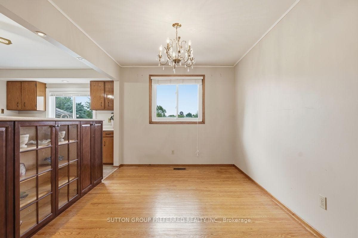 136 Mendip Crescent photo 9