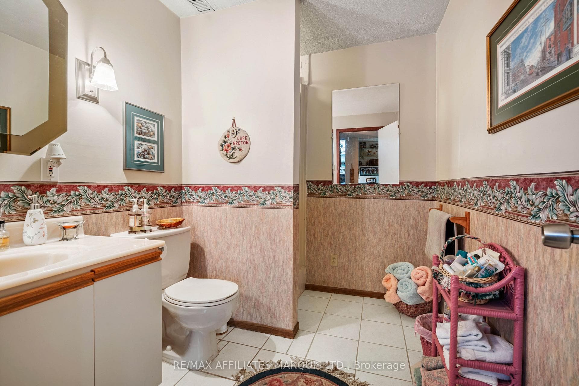 1412 Lochiel Street photo 30