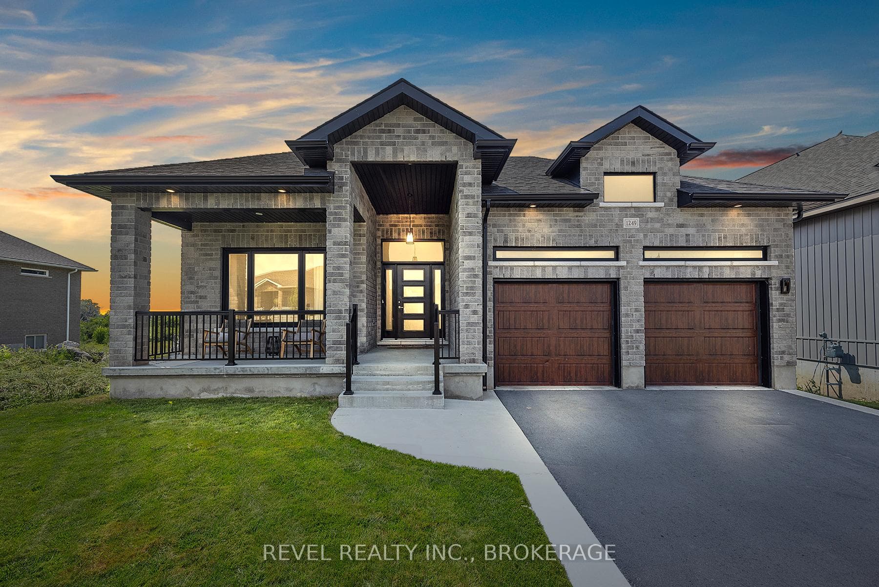 1249 Carfa Crescent photo 1