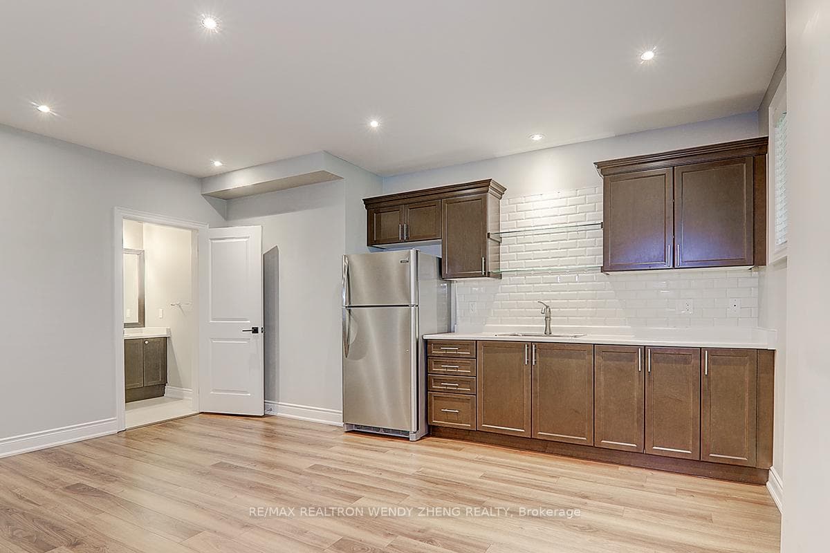 64 Robert Wilson Crescent photo 31
