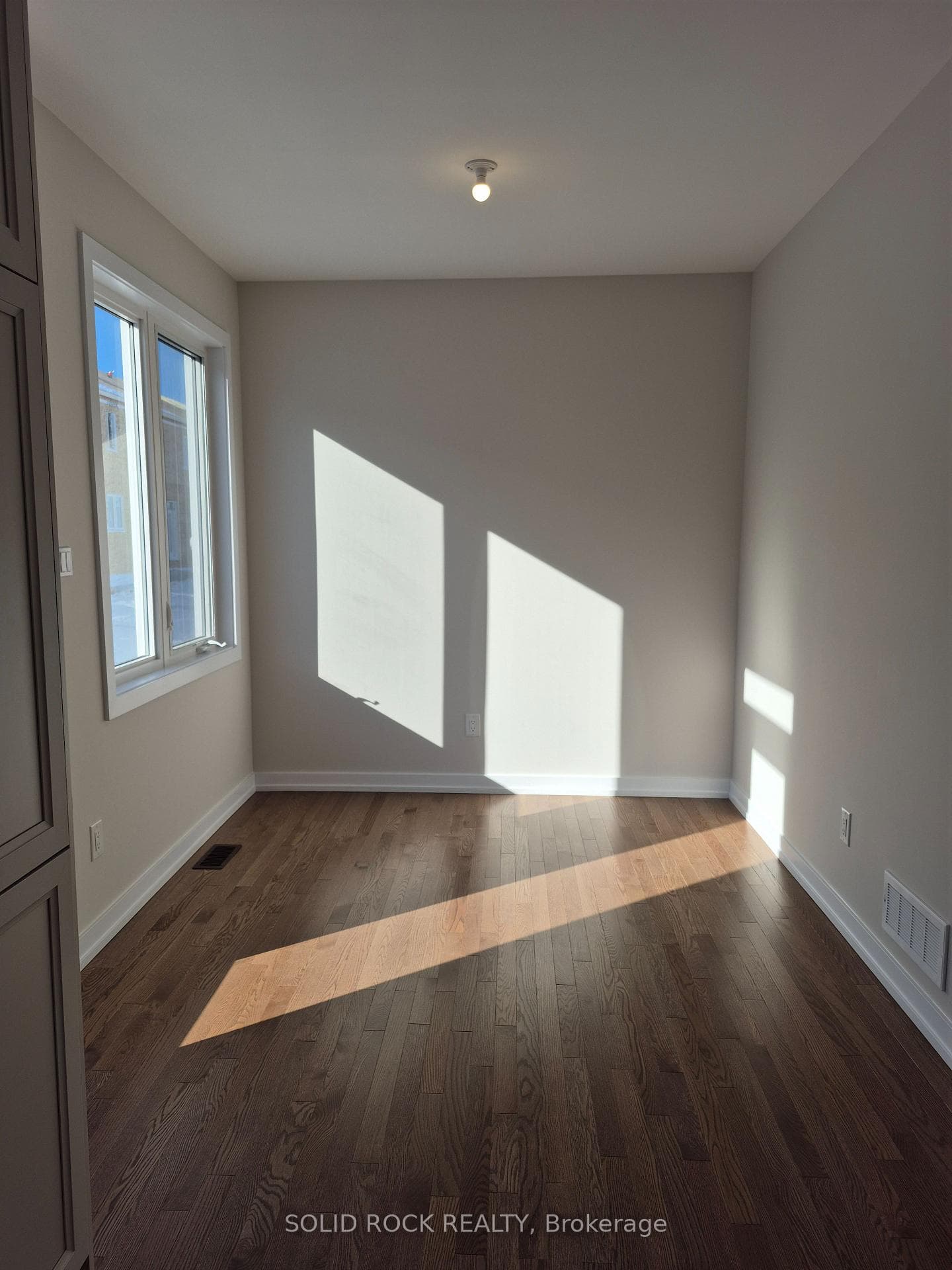 954 Seagrave Lane photo 10