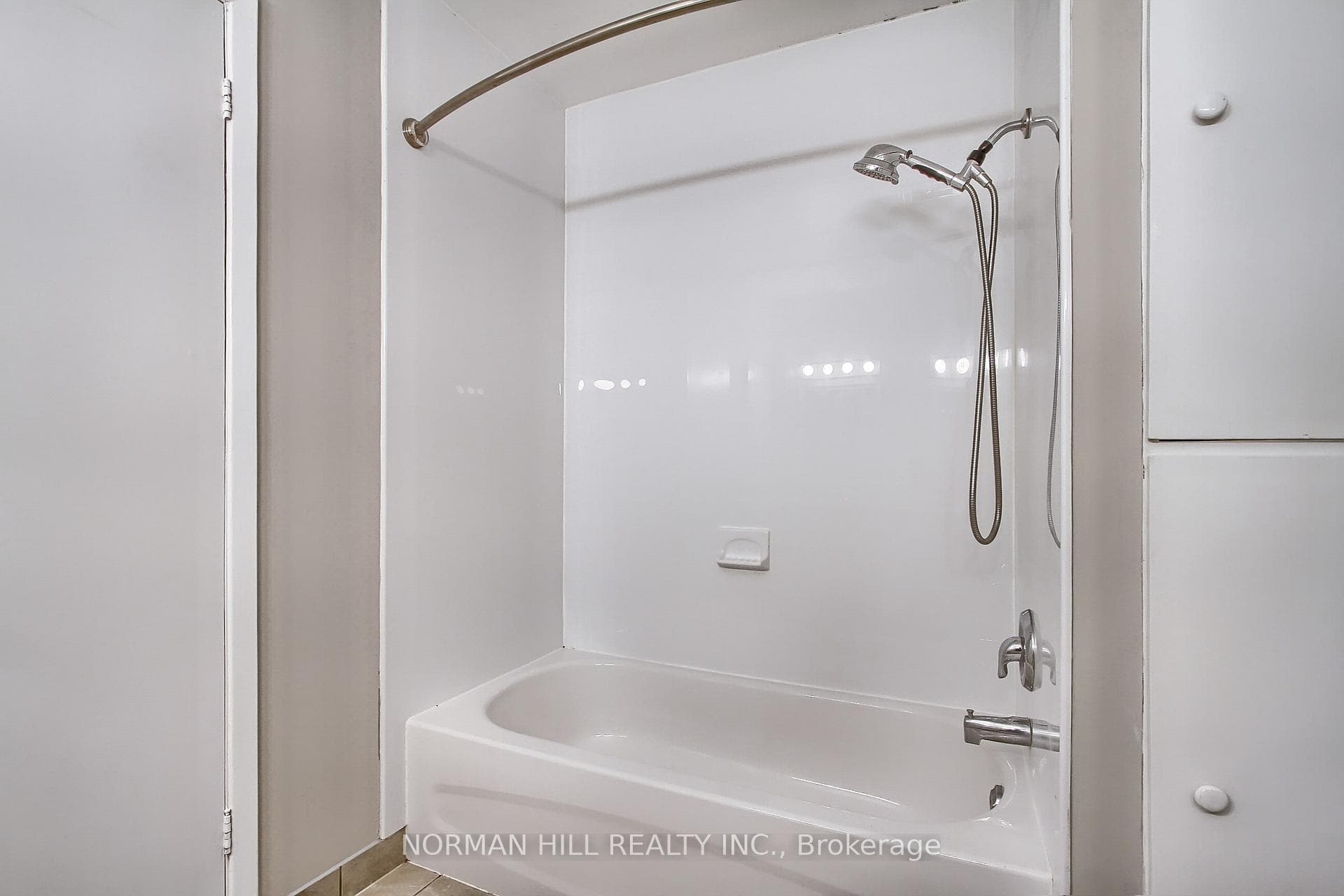 676 Mountview Place photo 26