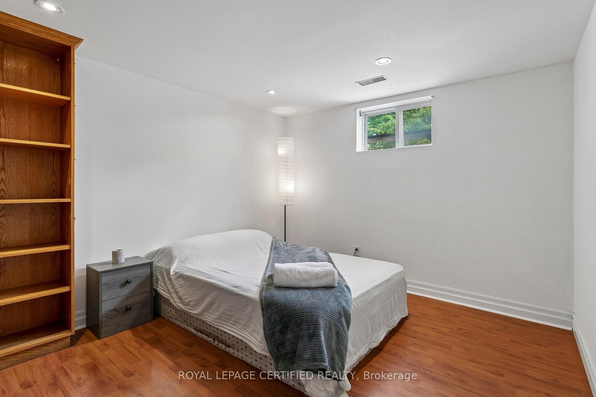 33 Donald Avenue photo 27