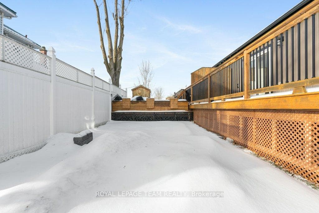 621 St Lawrence Street photo 33