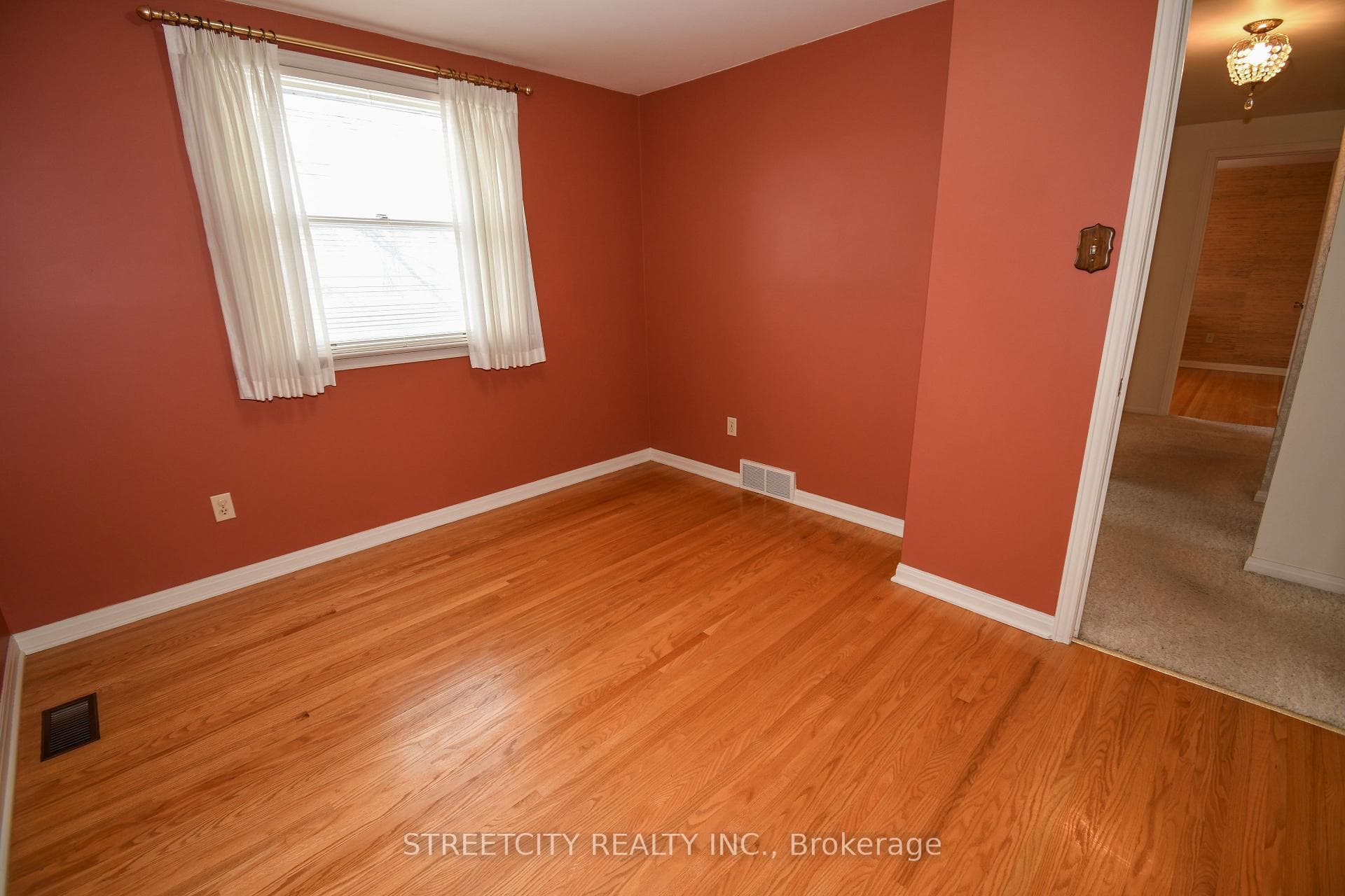 454 Village Green Avenue photo 24