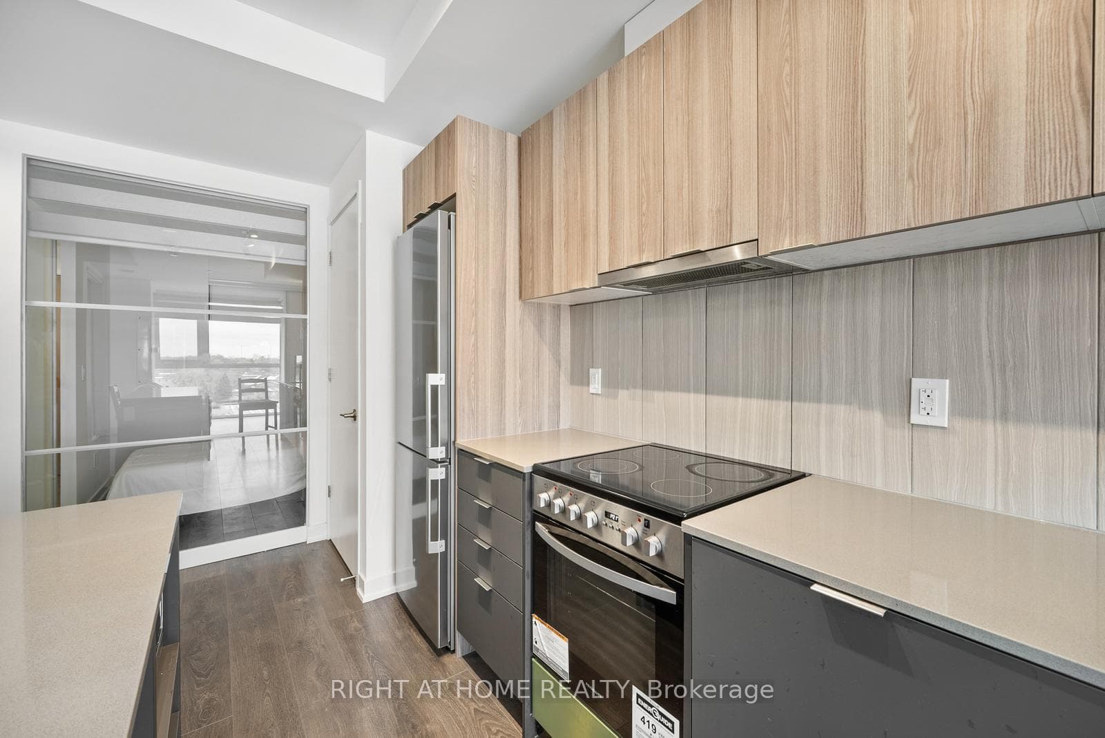 8 Tippett Road Unit 607 photo 14