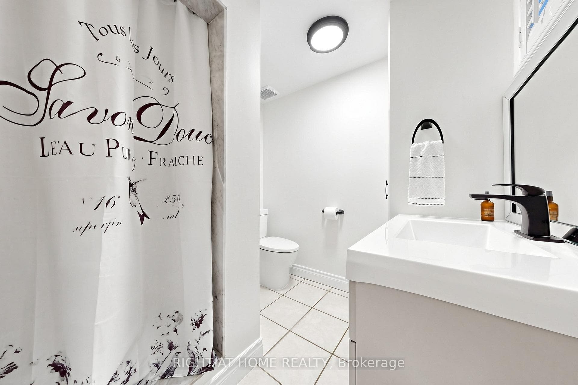 80 Lillooet Crescent photo 37