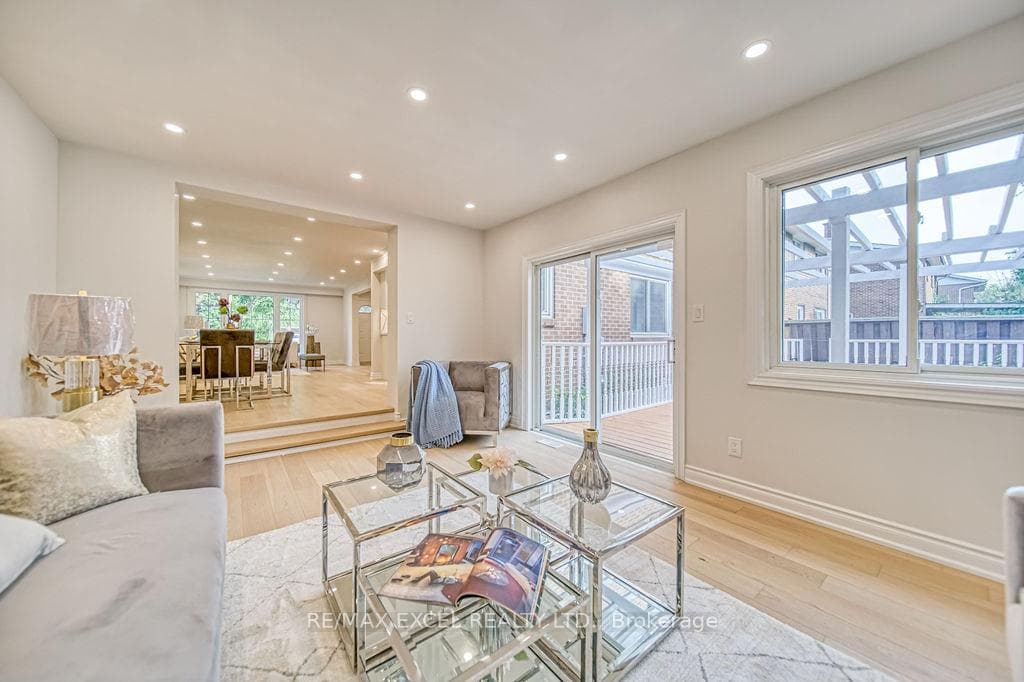 24 Bridlewood Boulevard photo 9