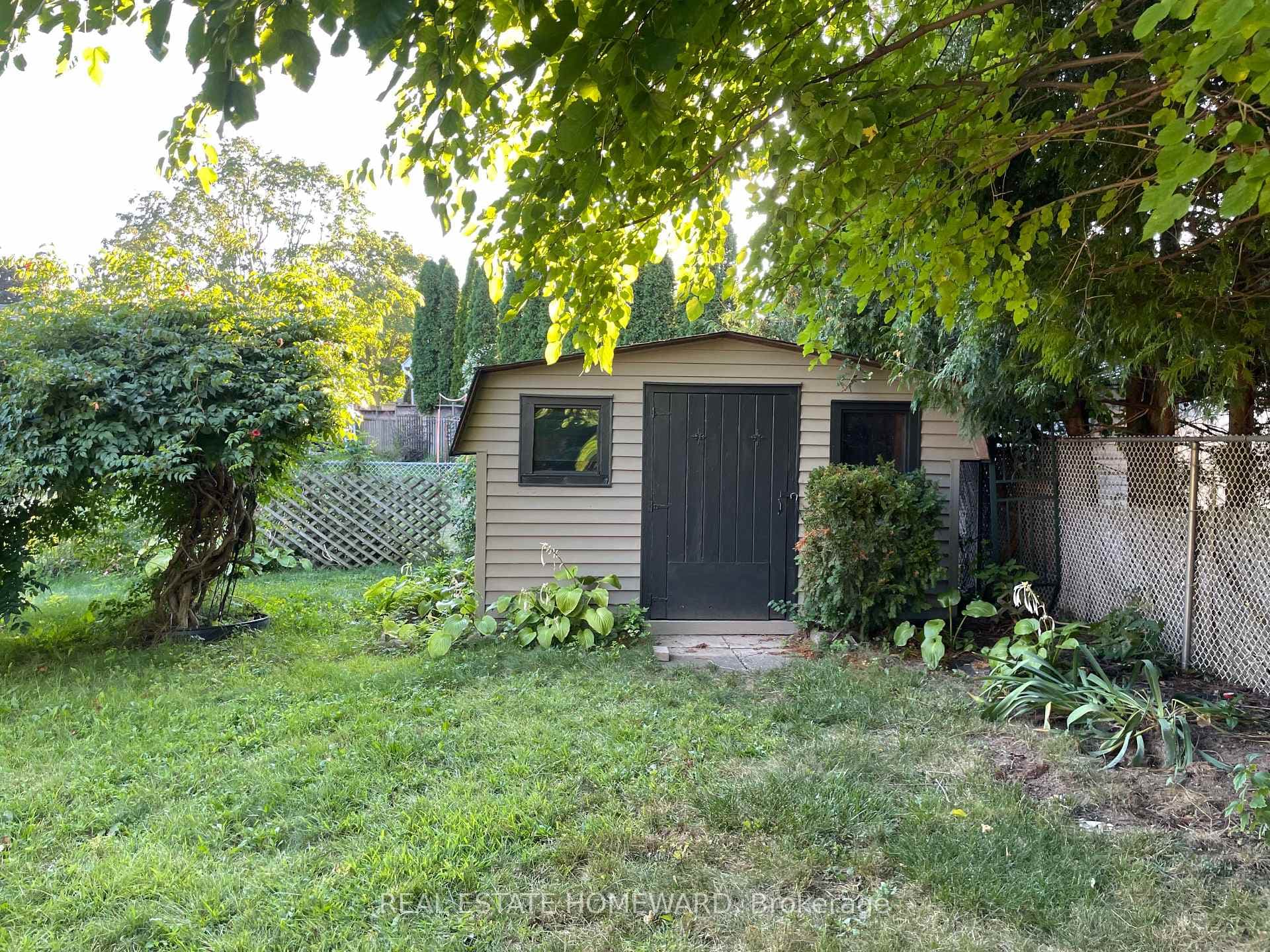 15 La Salle Drive photo 26