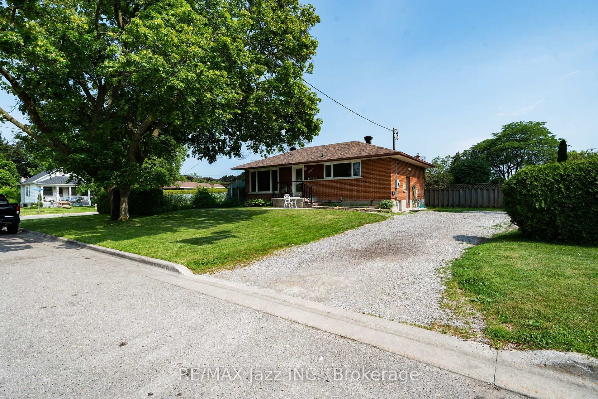 607 Gliddon Avenue photo 4