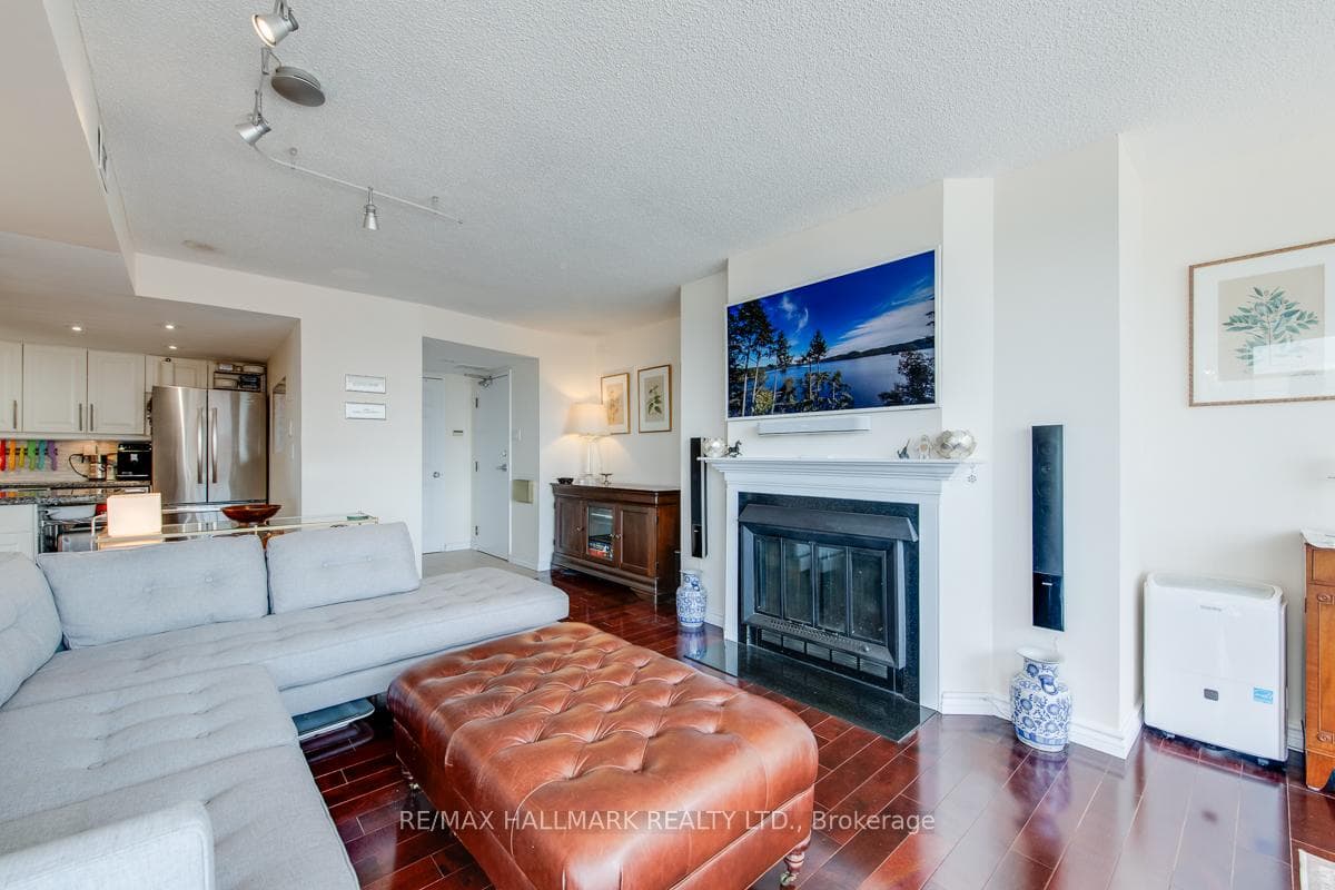 705 King Street Unit 1616 photo 6