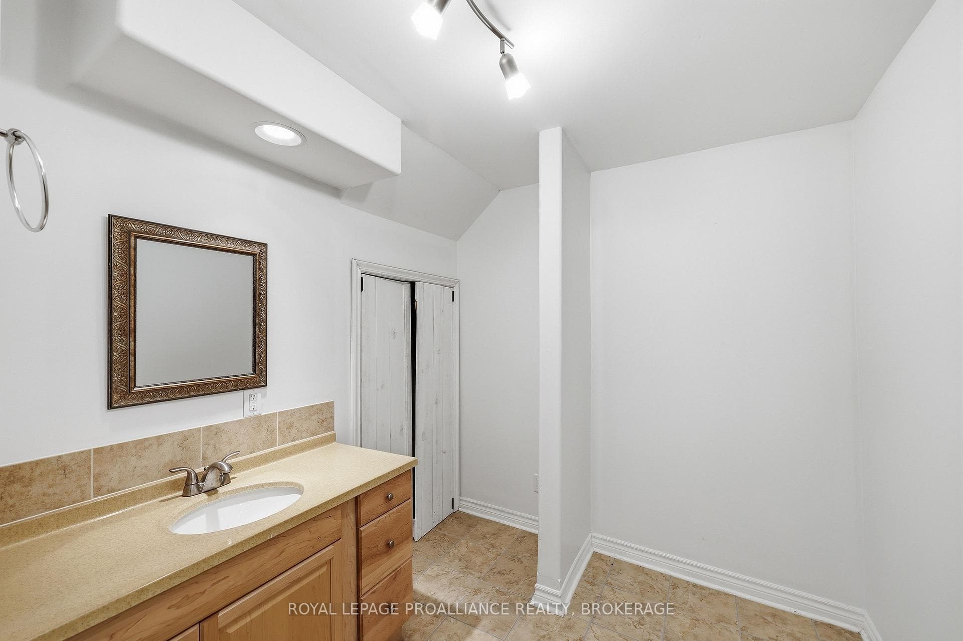 1461 English Way photo 46
