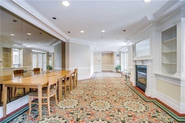 887 Bay Street Unit 507 photo 21