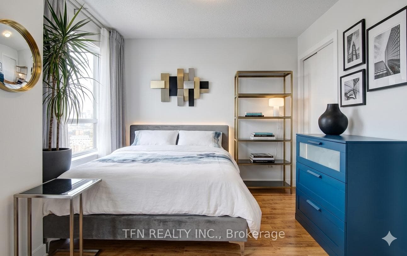 38 Joe Shuster Way Unit 1723 photo 4