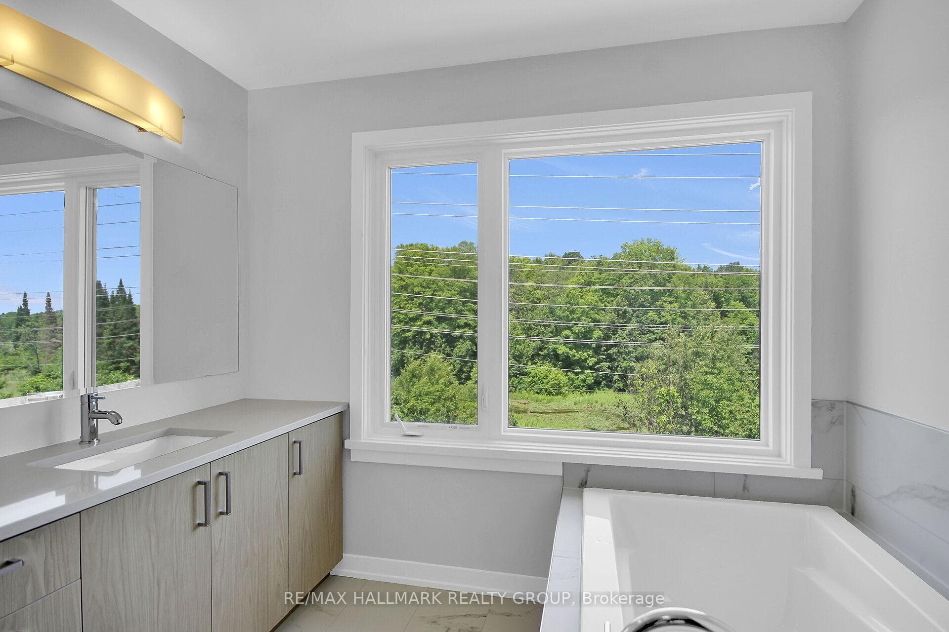 749 NEWSTEAD Crescent photo 31